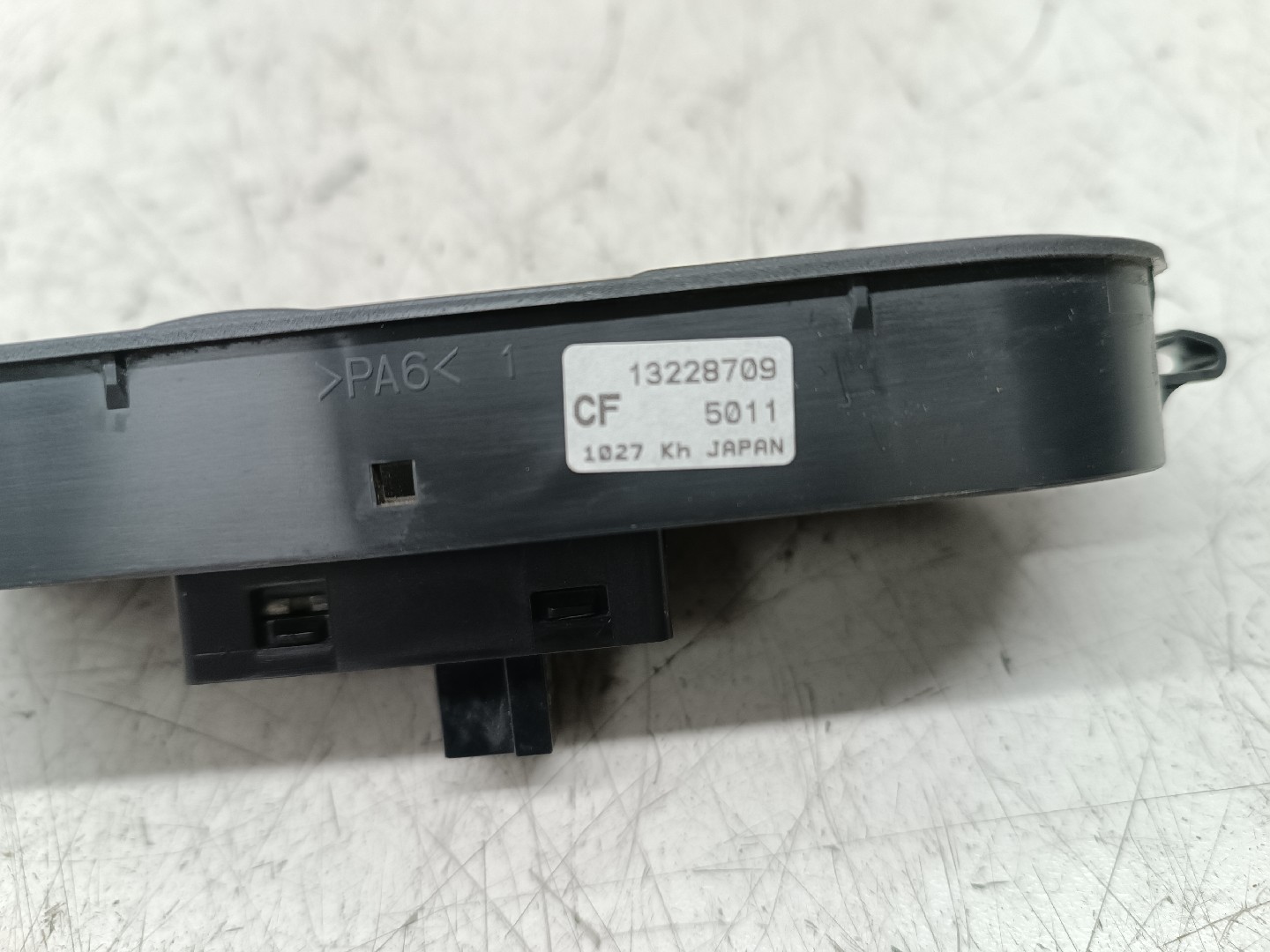 Comutador de vidro frente direito OPEL ASTRA H Combi (A04) | 04 - 14 Imagem-1