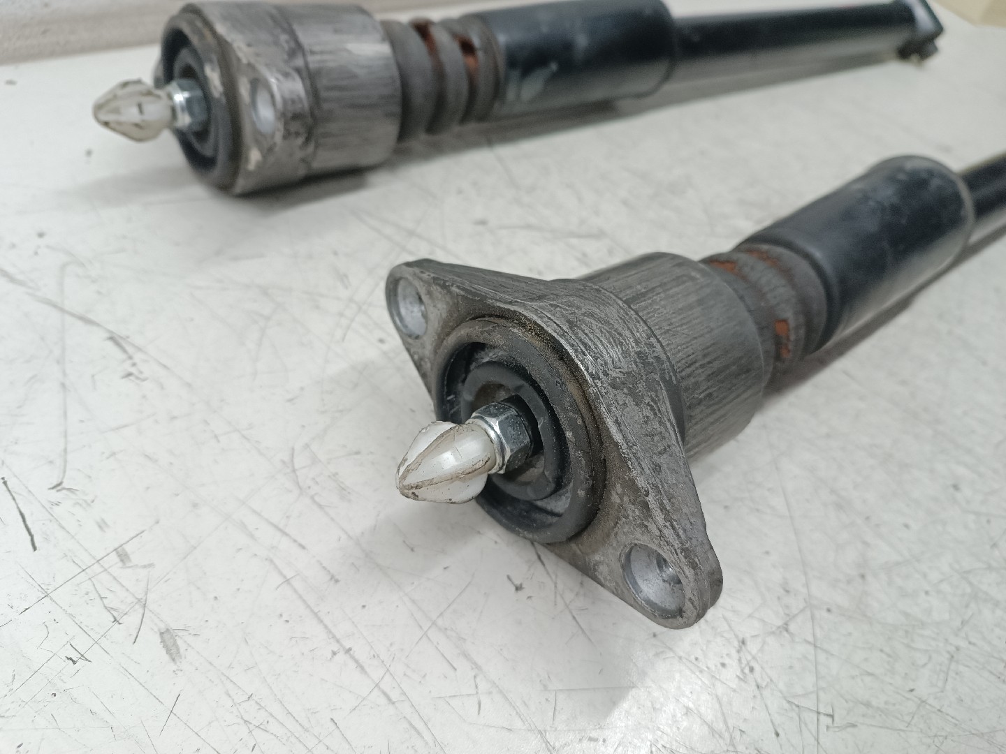 Amortecedores traseiros VOLKSWAGEN PASSAT Variant (3B6) | 00 - 05 Imagem-1