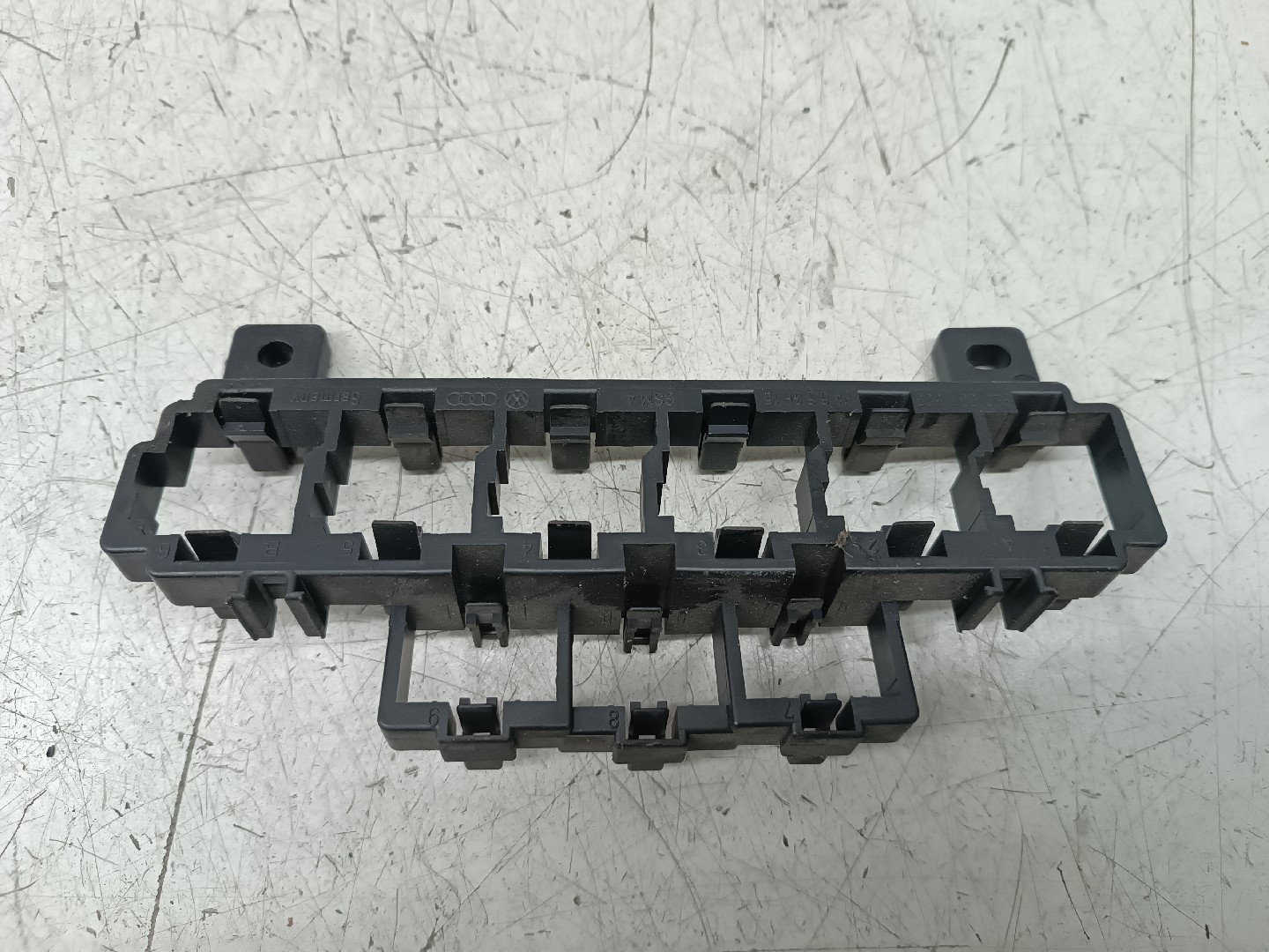 Placa de suporte de fusíveis AUDI A4 Avant (8E5, B6) | 00 - 05 Imagem-4