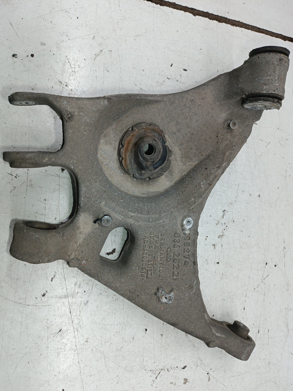 Braço de suspensão traseiro esquerdo AUDI A4 Avant (8E5, B6) | 00 - 05