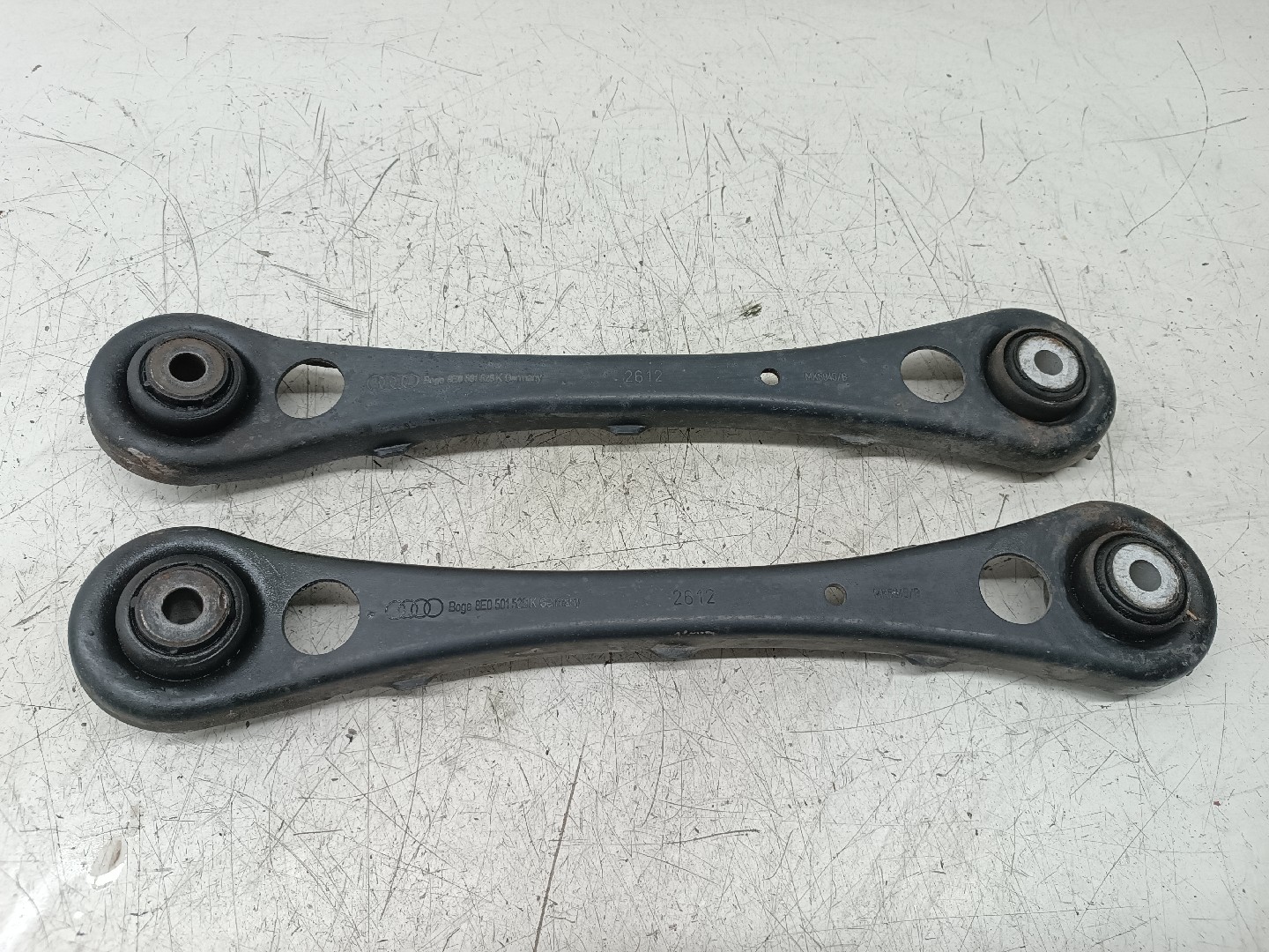 Braços de suspensão traseiros esquerdo / direito AUDI A4 Avant (8E5, B6) | 00 - 05
