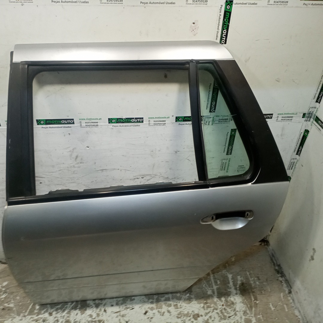 Porta Traseira Esquerda NISSAN PRIMERA Traveller (WP11) | 96 - 02