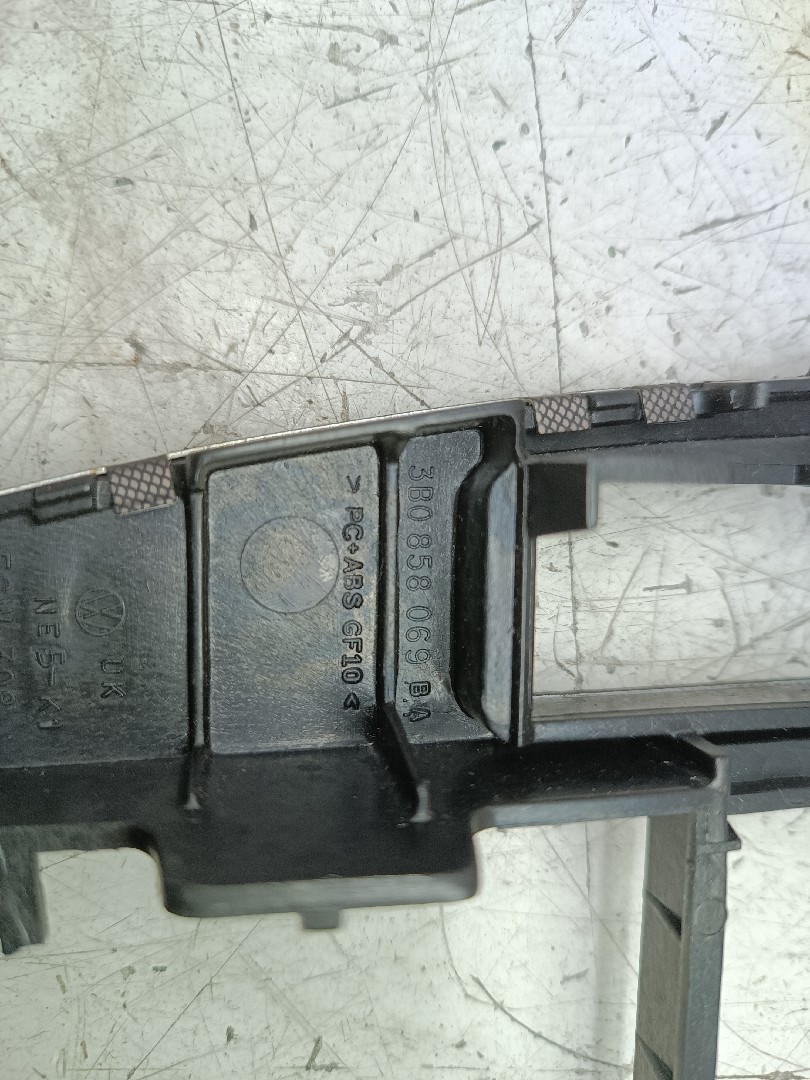 Moldura de consola central VOLKSWAGEN PASSAT Variant (3B6) | 00 - 05 Imagem-3