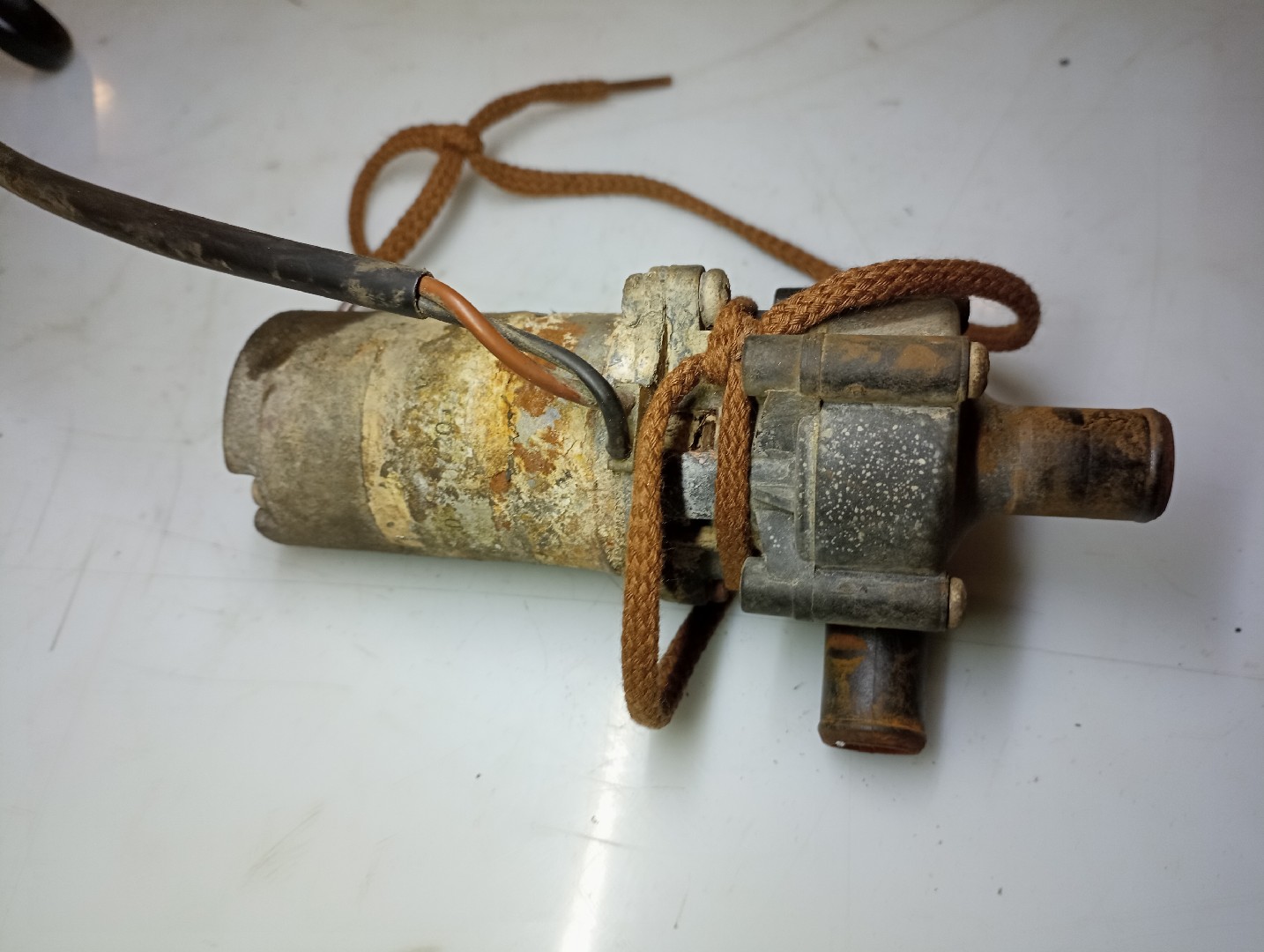 Bomba de Água VOLVO 460 L (464) | 88 - 96 Imagem-1