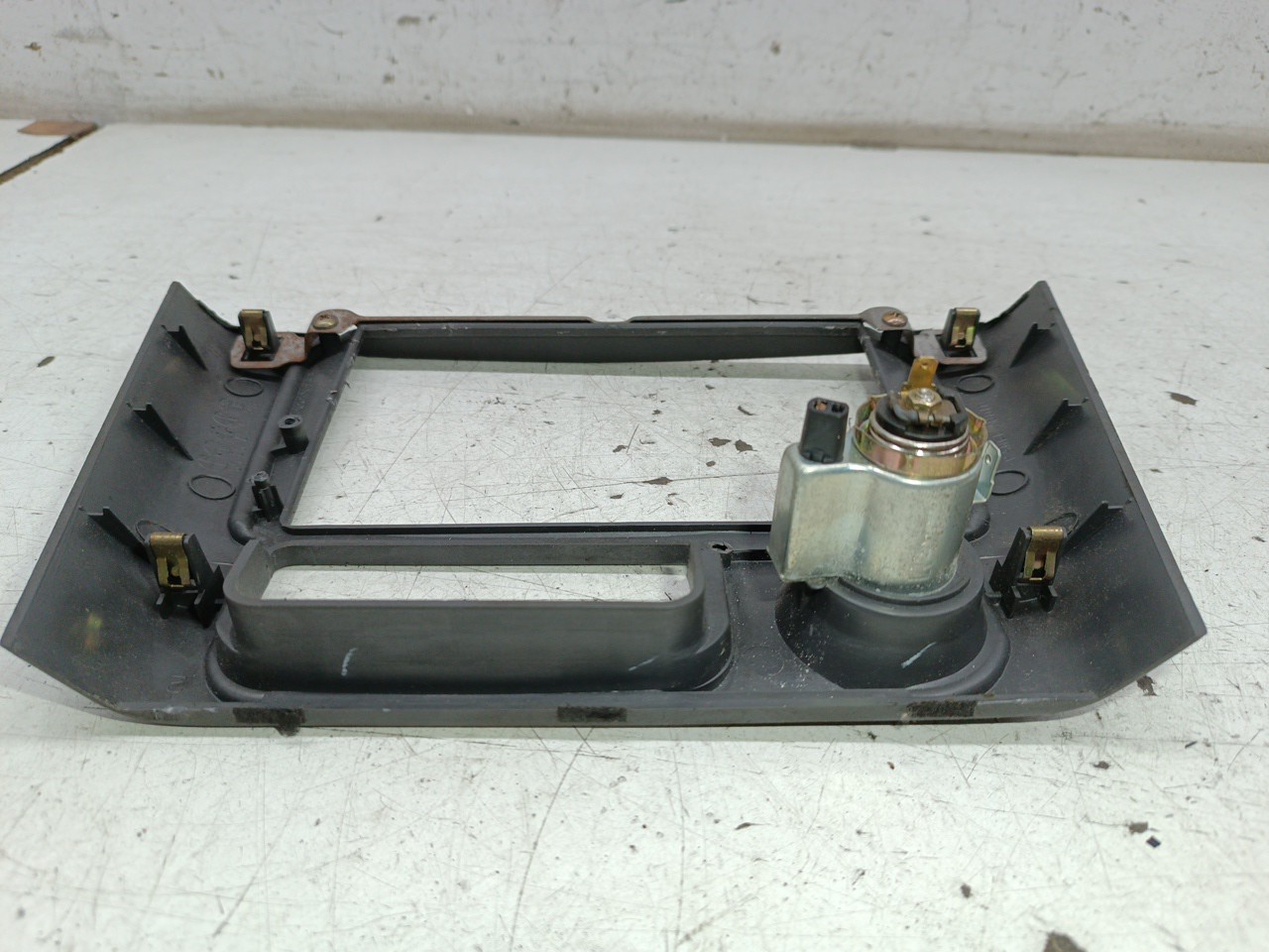 Moldura de consola central MITSUBISHI COLT V (CJ_, CP_) | 95 - 04 Imagem-1