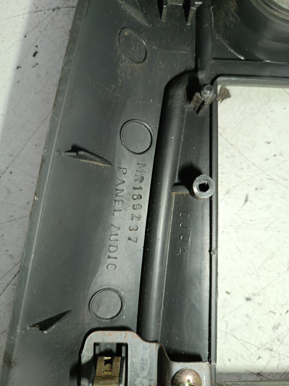 Moldura de consola central MITSUBISHI COLT V (CJ_, CP_) | 95 - 04 Imagem-2