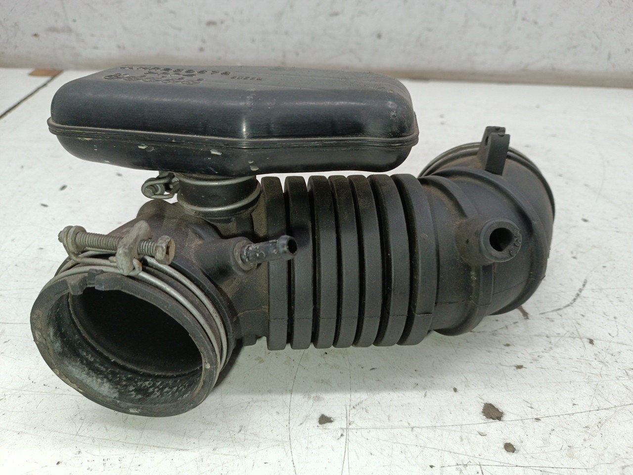 Ressonador de caixa de filtro de ar MITSUBISHI COLT V (CJ_, CP_) | 95 - 04 Imagem-2