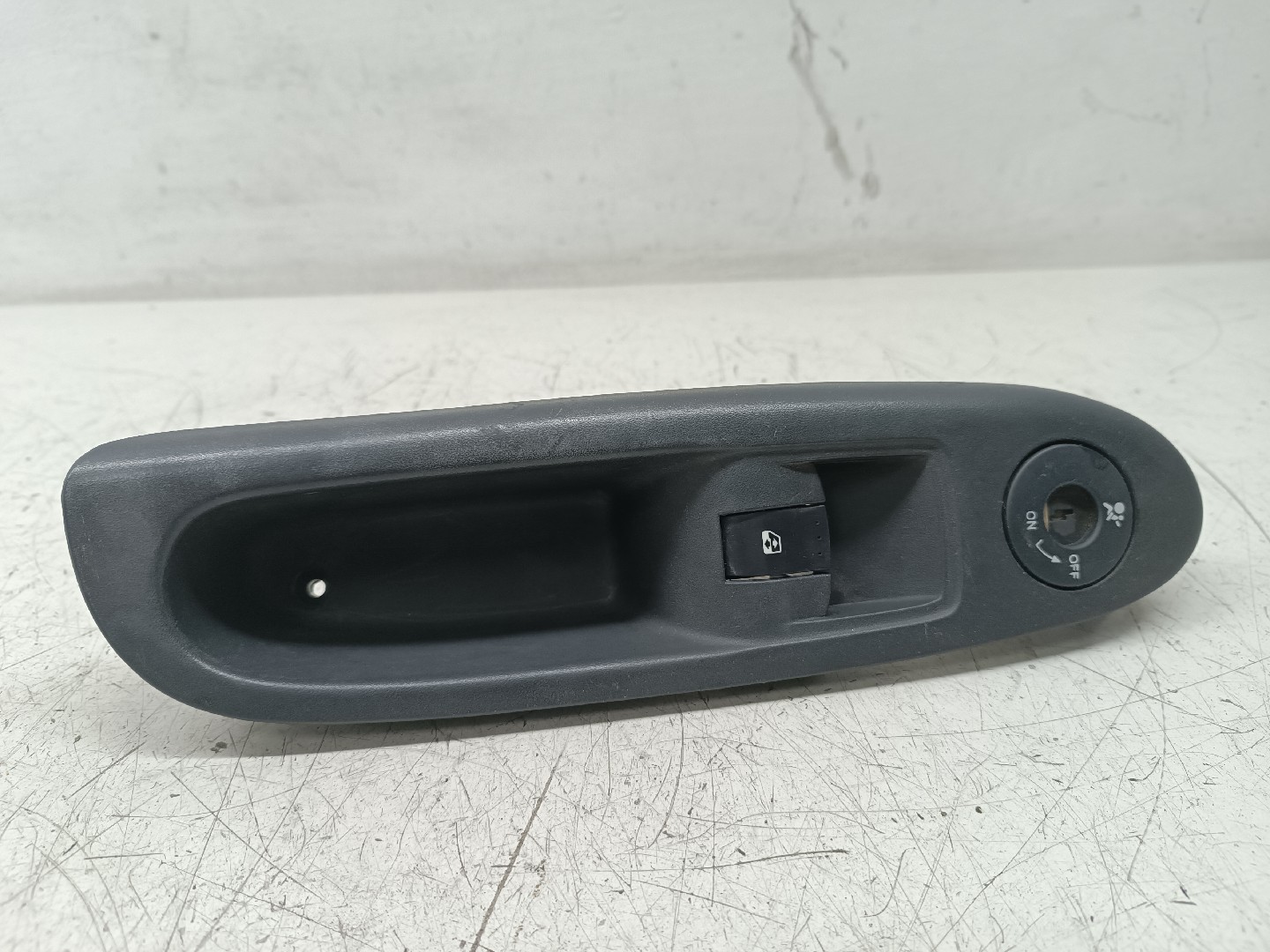 Comutador de vidro frente direito RENAULT CLIO II Caixa (SB0/1/2_) | 98 -  Imagem-6