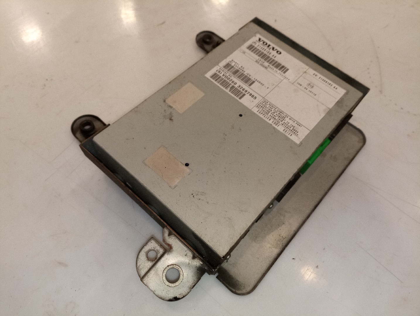 Amplificador de som VOLVO V40 Caixa/Hatchback (525, 526) | 13 - 15 Imagem-2