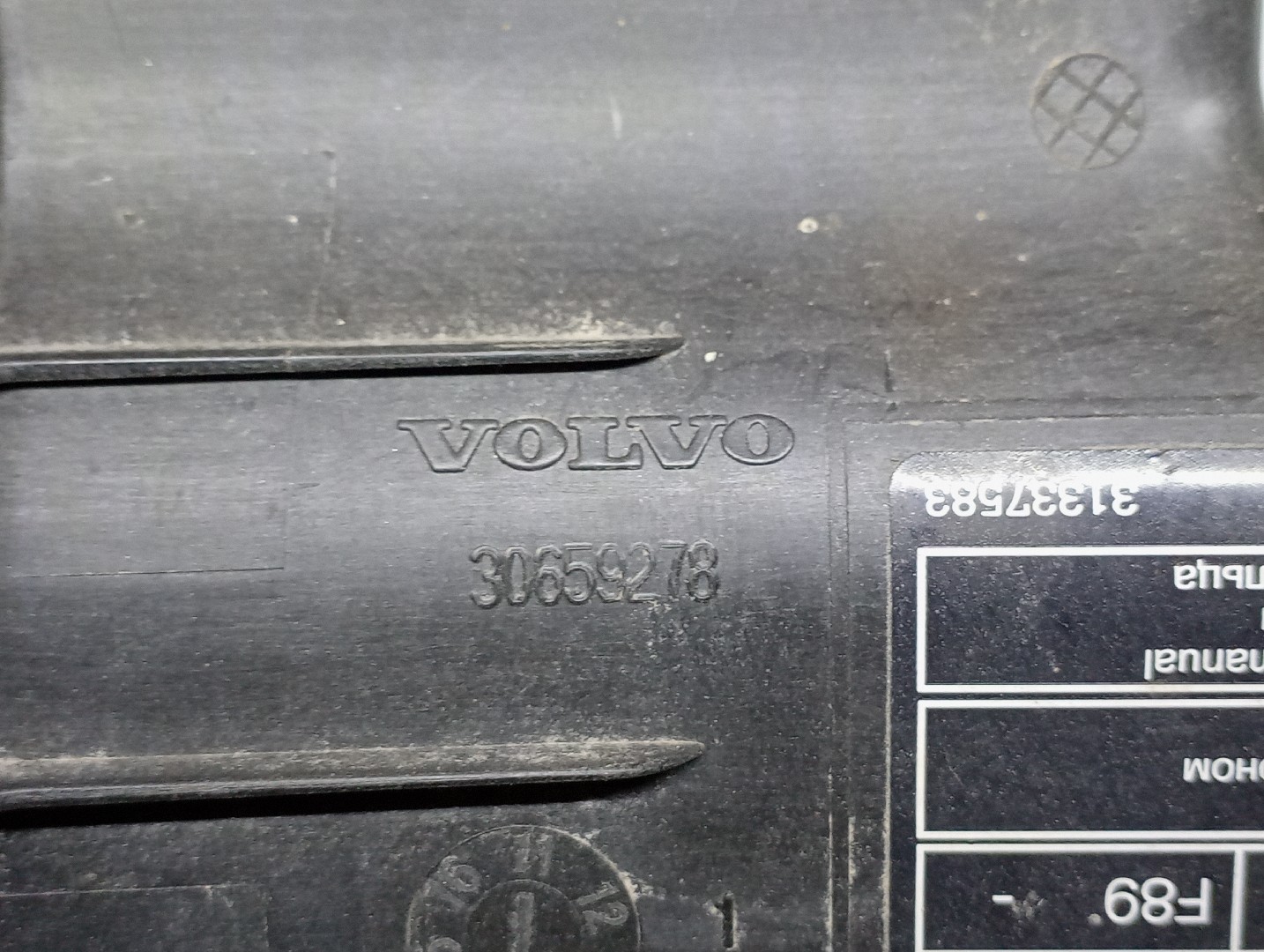 Tampa de caixa de fusiveis VOLVO V40 Caixa/Hatchback (525, 526) | 13 - 15 Imagem-2