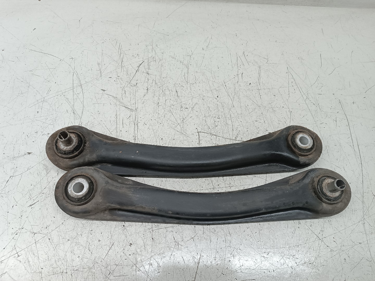 Braços de suspensão esquerdo e direito MERCEDES-BENZ C-CLASS (W202) | 93 - 00