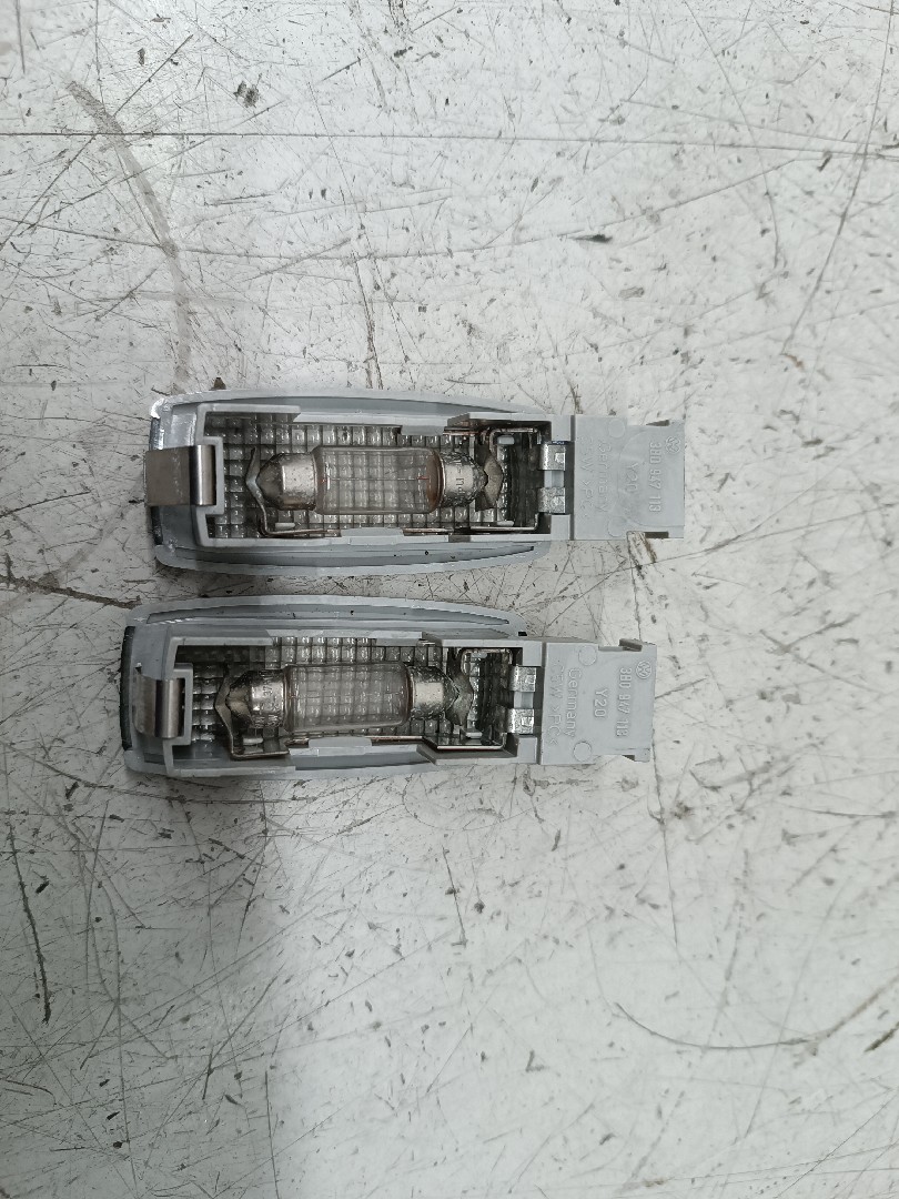 Luz de cortesia SEAT ALTEA (5P1) | 04 -  Imagem-1