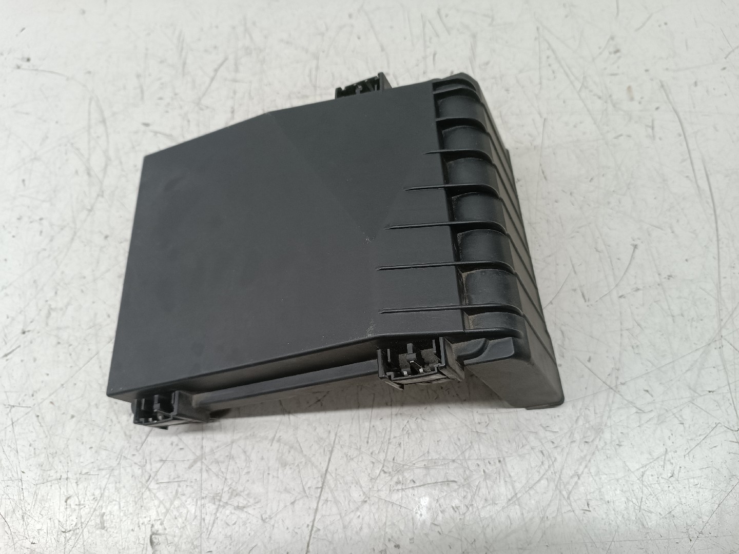 Tampa de caixa de fusiveis AUDI A3 (8P1) | 03 - 13 Imagem-6