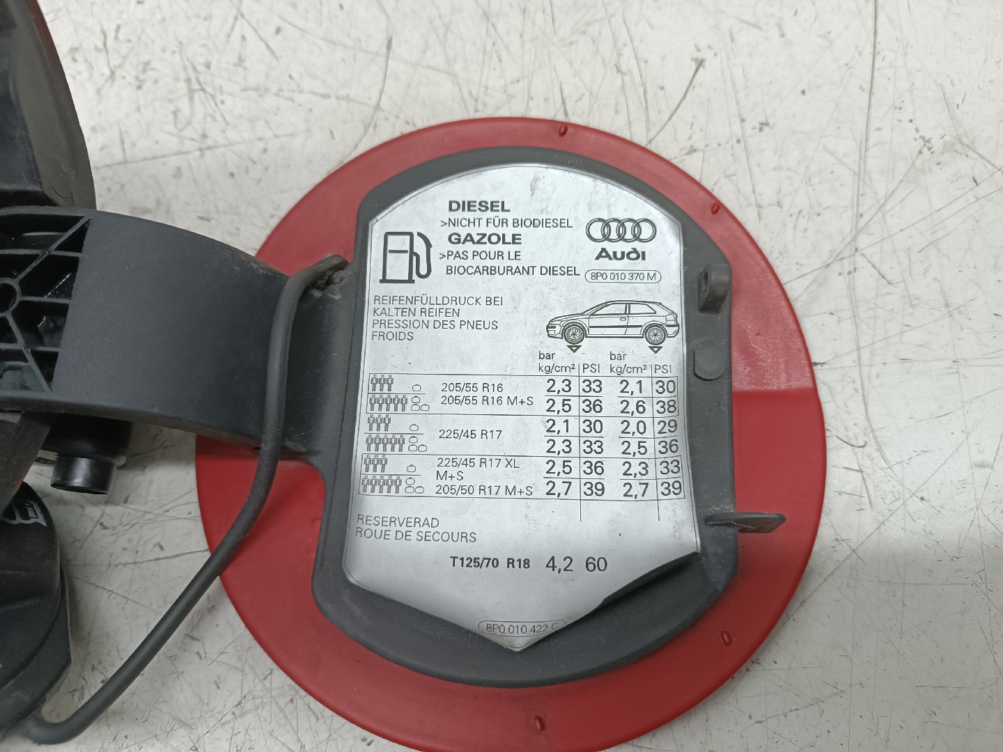 Tampa do deposito de combustível com tampão AUDI A3 (8P1) | 03 - 13 Imagem-4