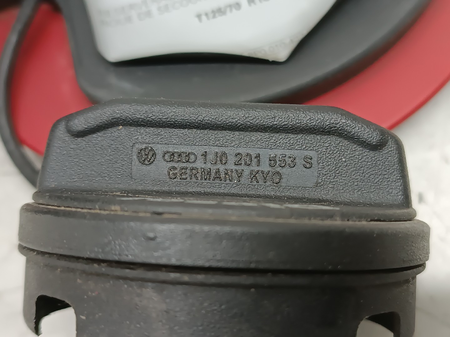 Tampa do deposito de combustível com tampão AUDI A3 (8P1) | 03 - 13 Imagem-6