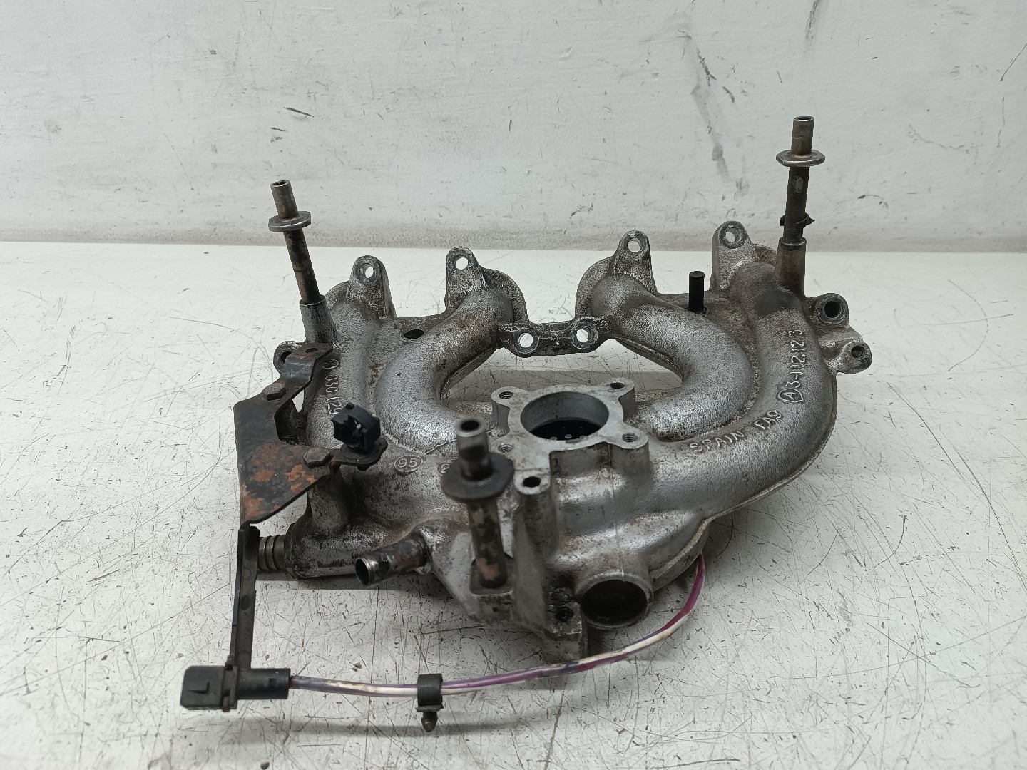 Coletor de admissão VOLKSWAGEN POLO (6N1) | 94 - 99 Imagem-3