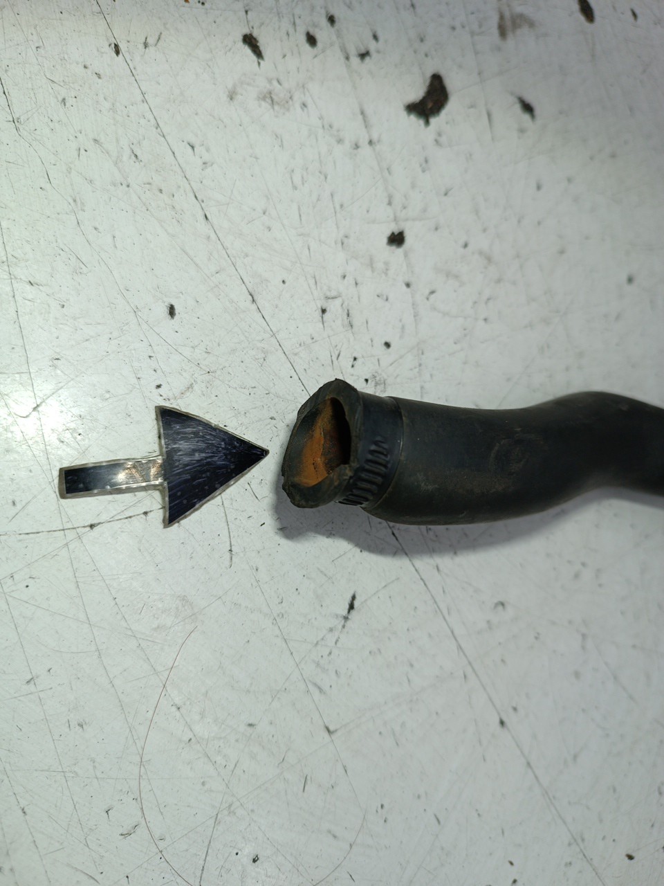 Tubo de Água BMW 1 (E87) | 03 - 13 Imagem-1