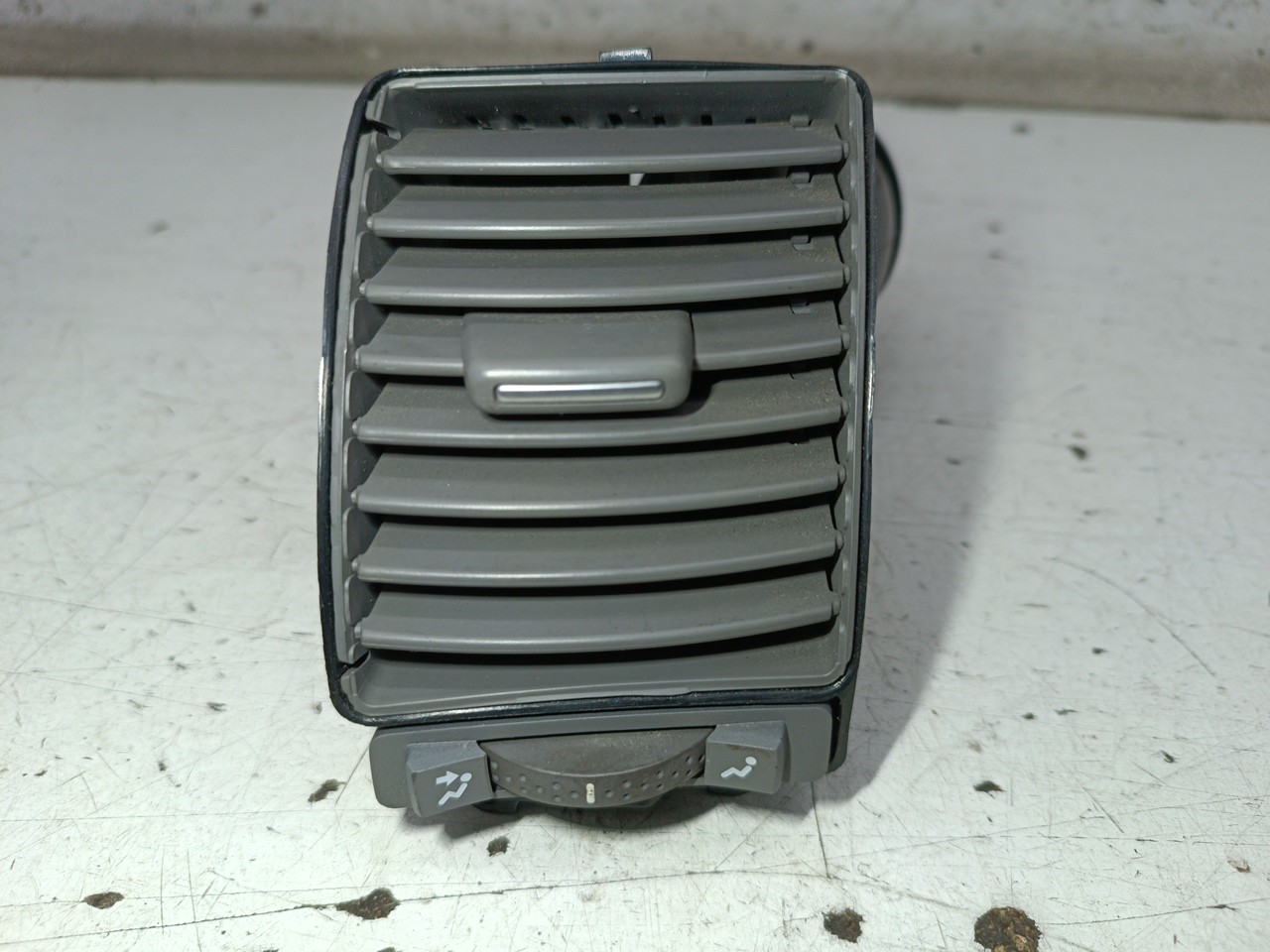 Difusor de ar esquerdo RENAULT LAGUNA II (BG0/1_) | 01 - 07 Imagem-4