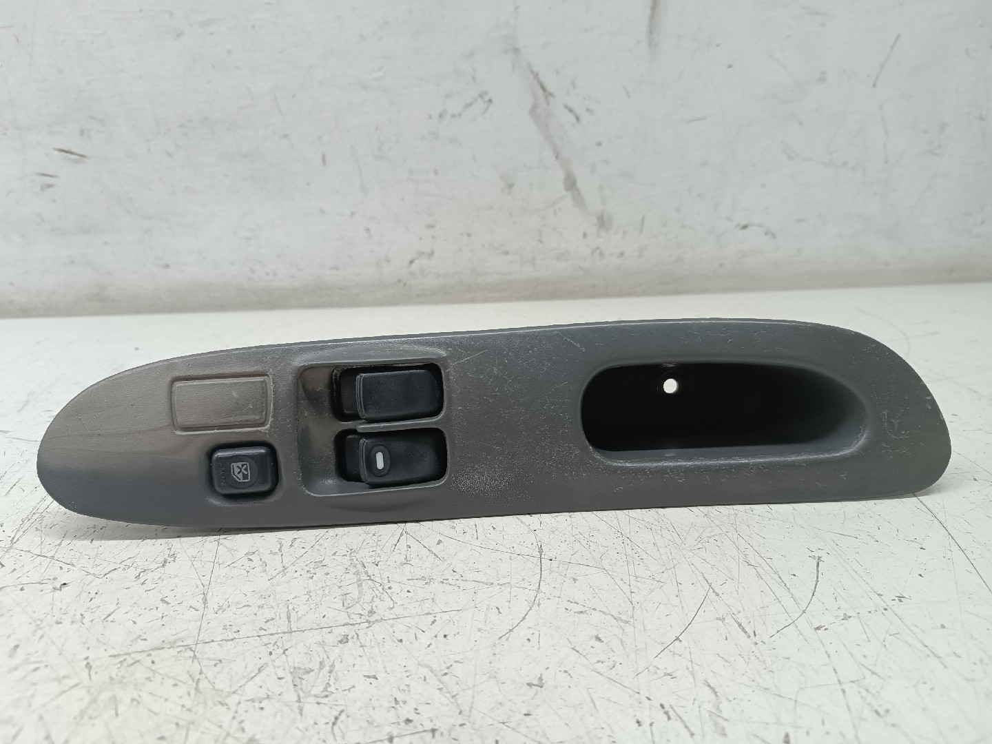 Comutador de vidro frente esquerdo MITSUBISHI COLT V (CJ_, CP_) | 95 - 04 Imagem-6