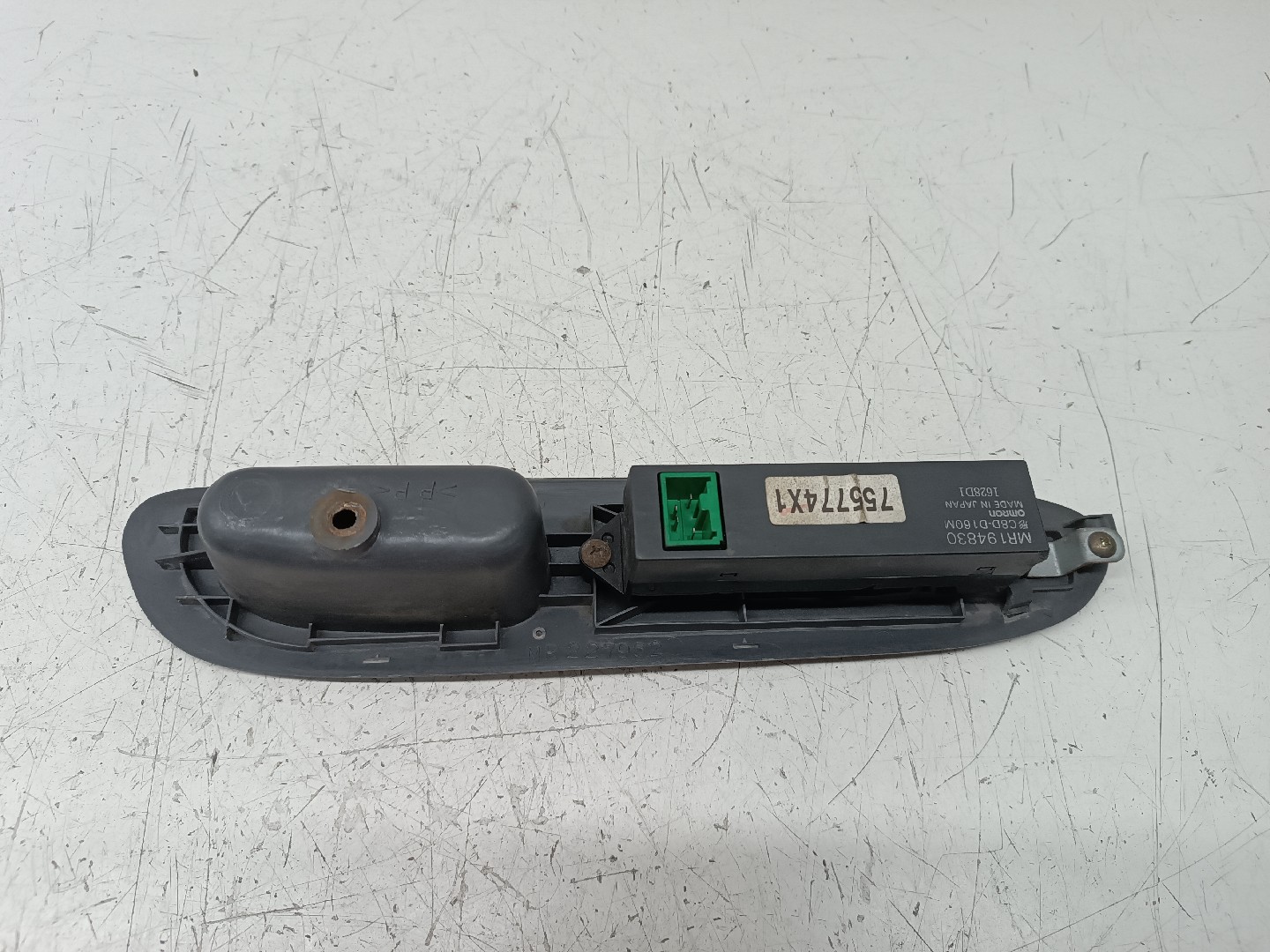 Comutador de vidro frente direito MITSUBISHI COLT V (CJ_, CP_) | 95 - 04 Imagem-2