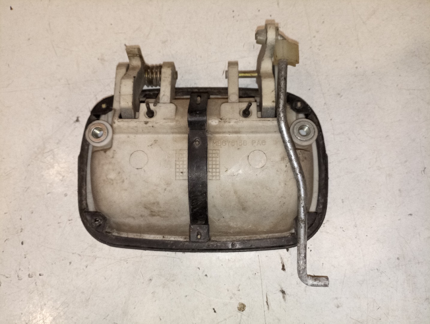Puxador exterior da porta MITSUBISHI SPACE WAGON (D0_V/W) | 84 - 92 Imagem-2