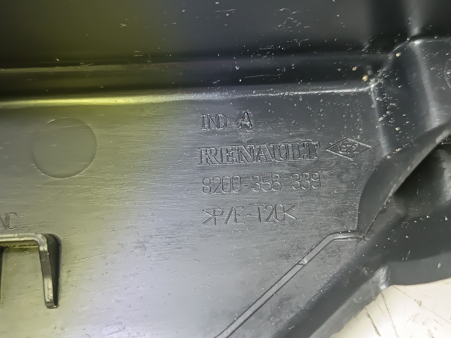 Tampa de caixa de fusiveis RENAULT SCÉNIC II (JM0/1_) | 03 - 10 Imagem-4