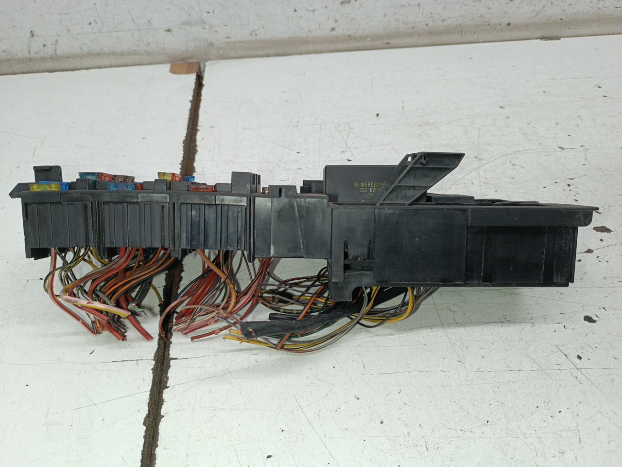 Caixa de fusíveis e relés MERCEDES-BENZ C-CLASS (W202) | 93 - 00