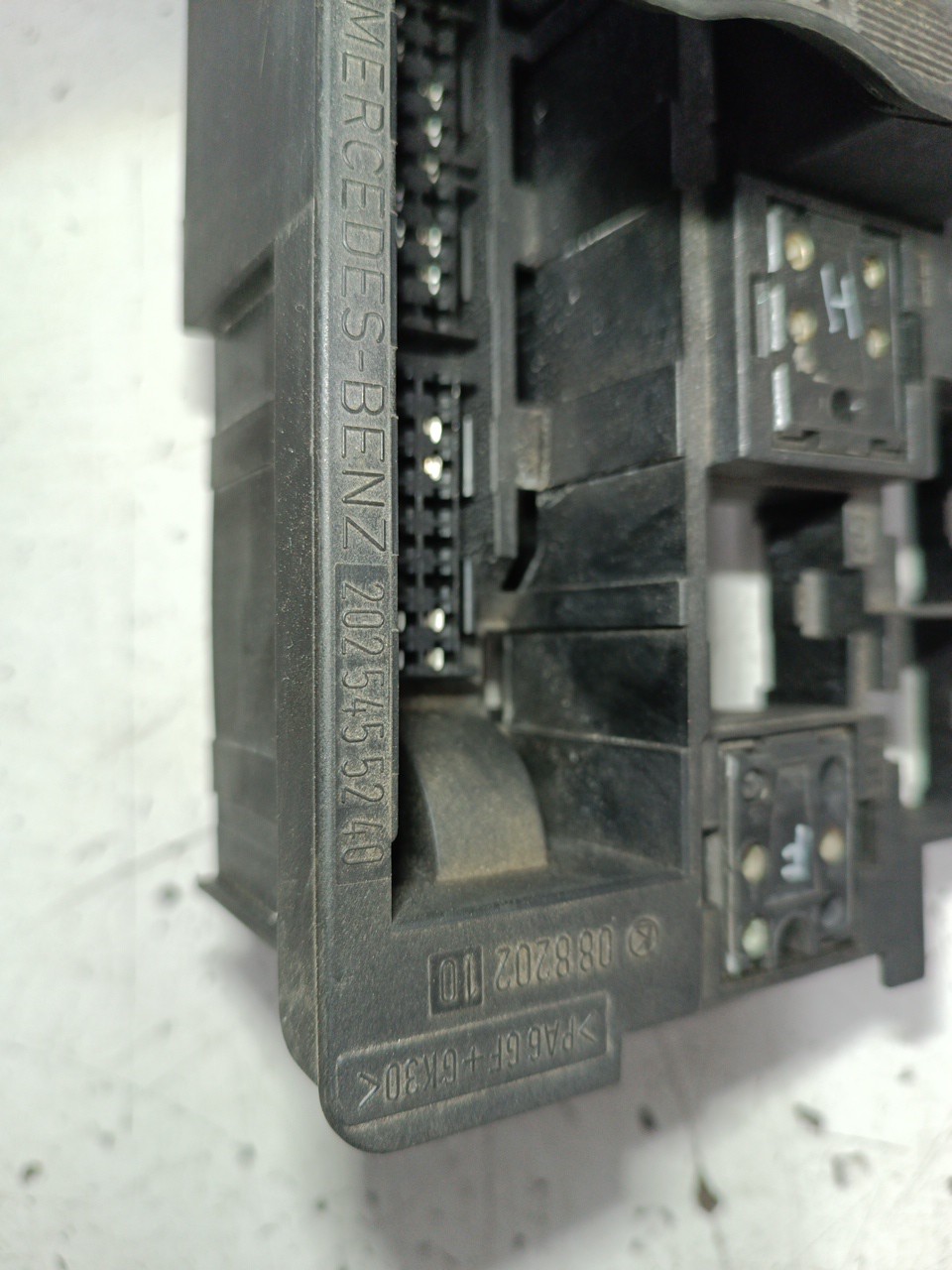 Caixa de fusíveis e relés MERCEDES-BENZ C-CLASS (W202) | 93 - 00 Imagem-1