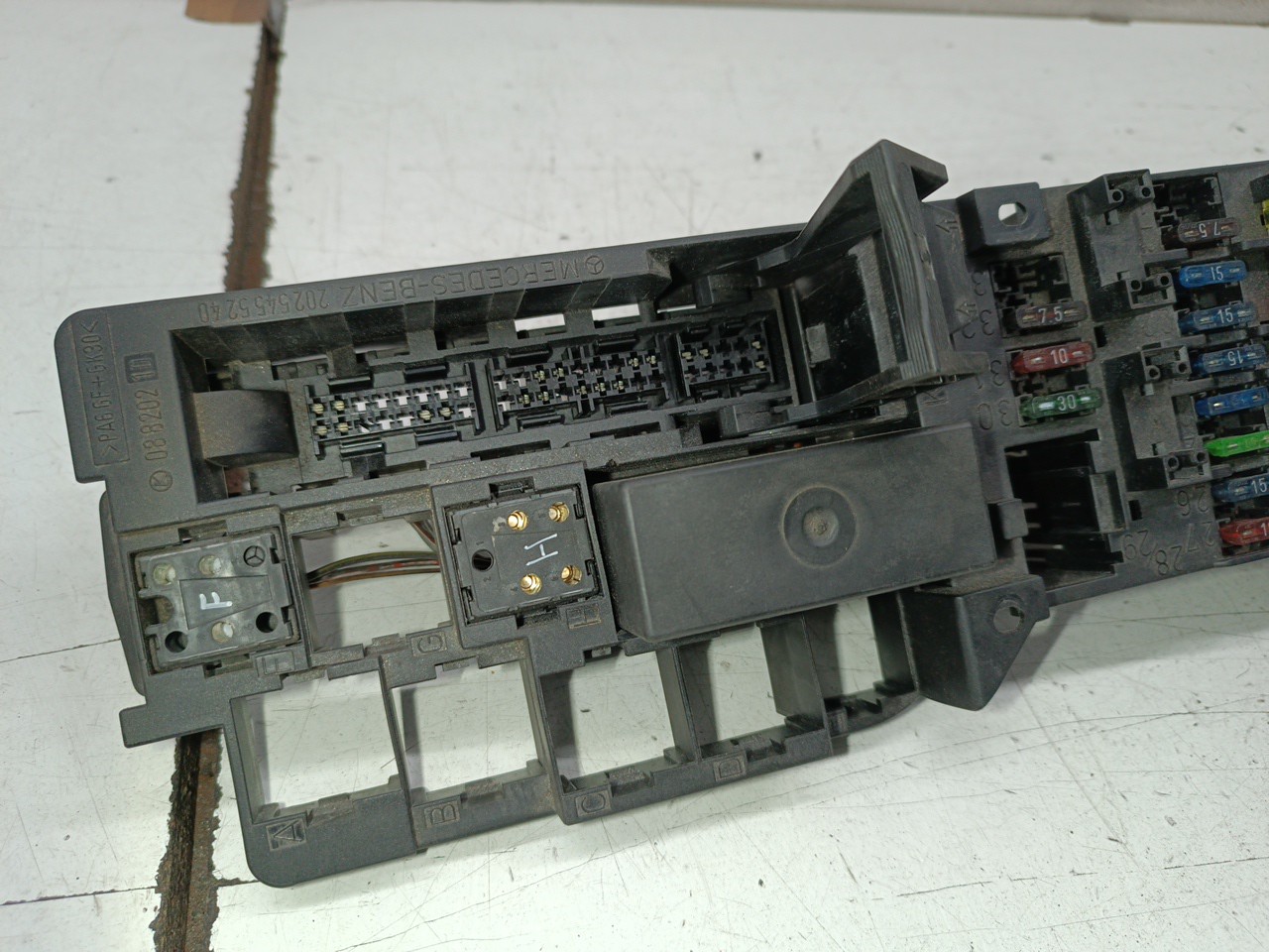 Caixa de fusíveis e relés MERCEDES-BENZ C-CLASS (W202) | 93 - 00 Imagem-6