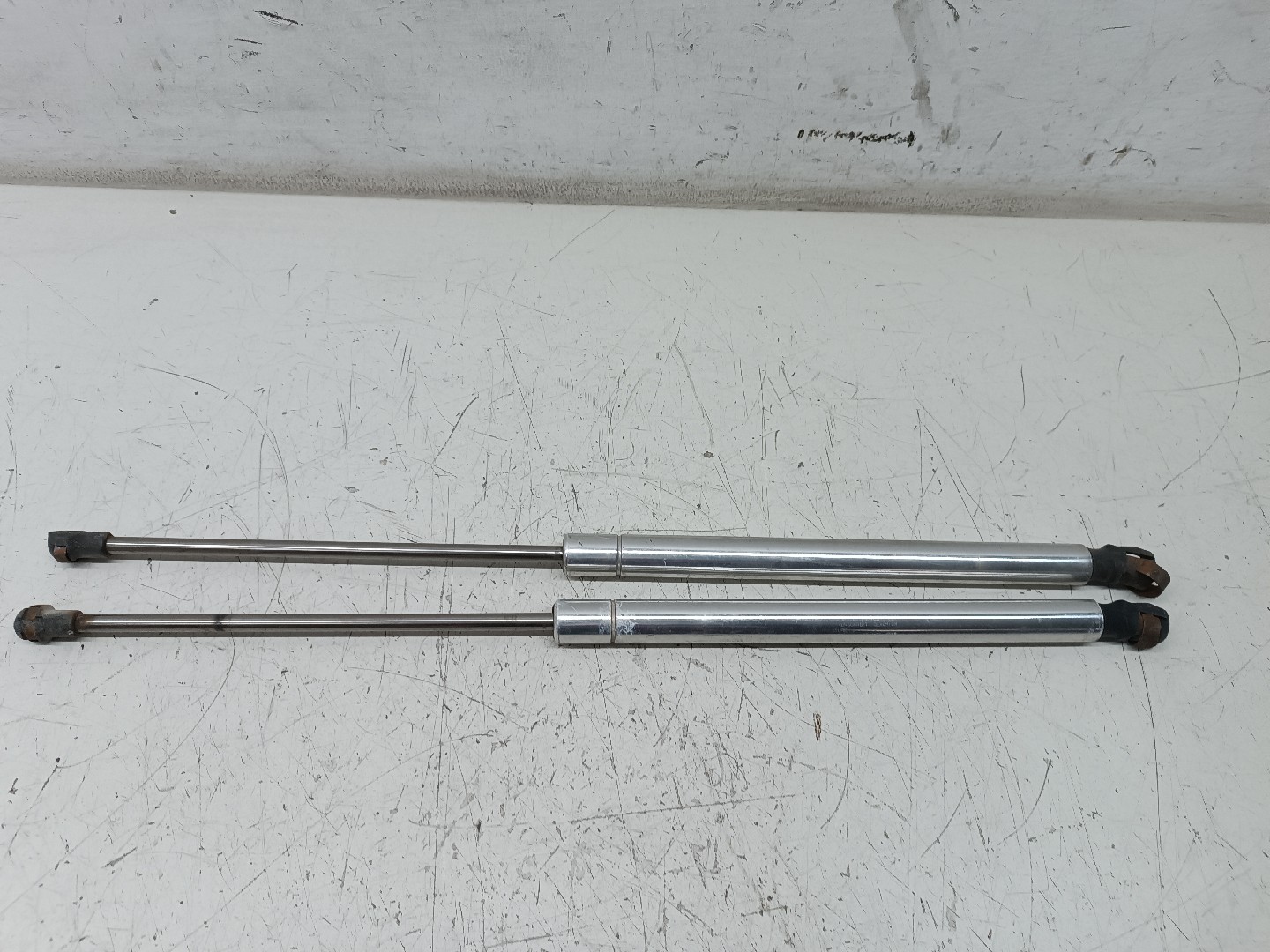 Amortecedores de mala esq. / Dir. VOLKSWAGEN GOLF IV (1J1) | 97 - 07