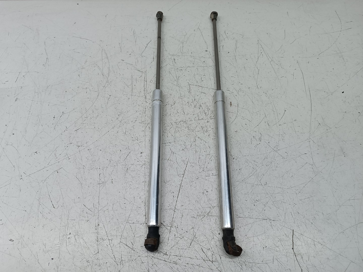 Amortecedores de mala esq. / Dir. VOLKSWAGEN GOLF IV (1J1) | 97 - 07 Imagem-1