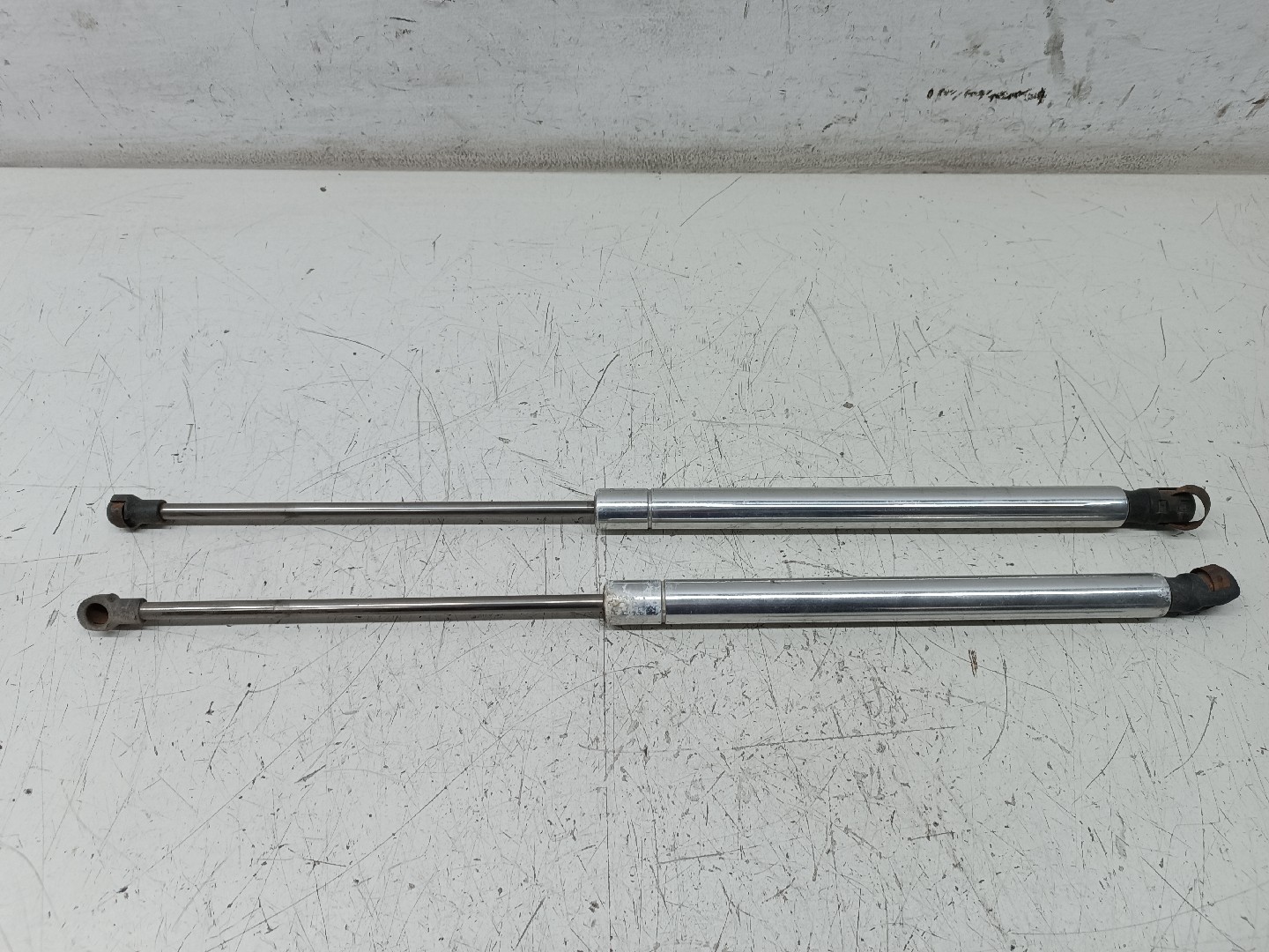 Amortecedores de mala esq. / Dir. VOLKSWAGEN GOLF IV (1J1) | 97 - 07 Imagem-5