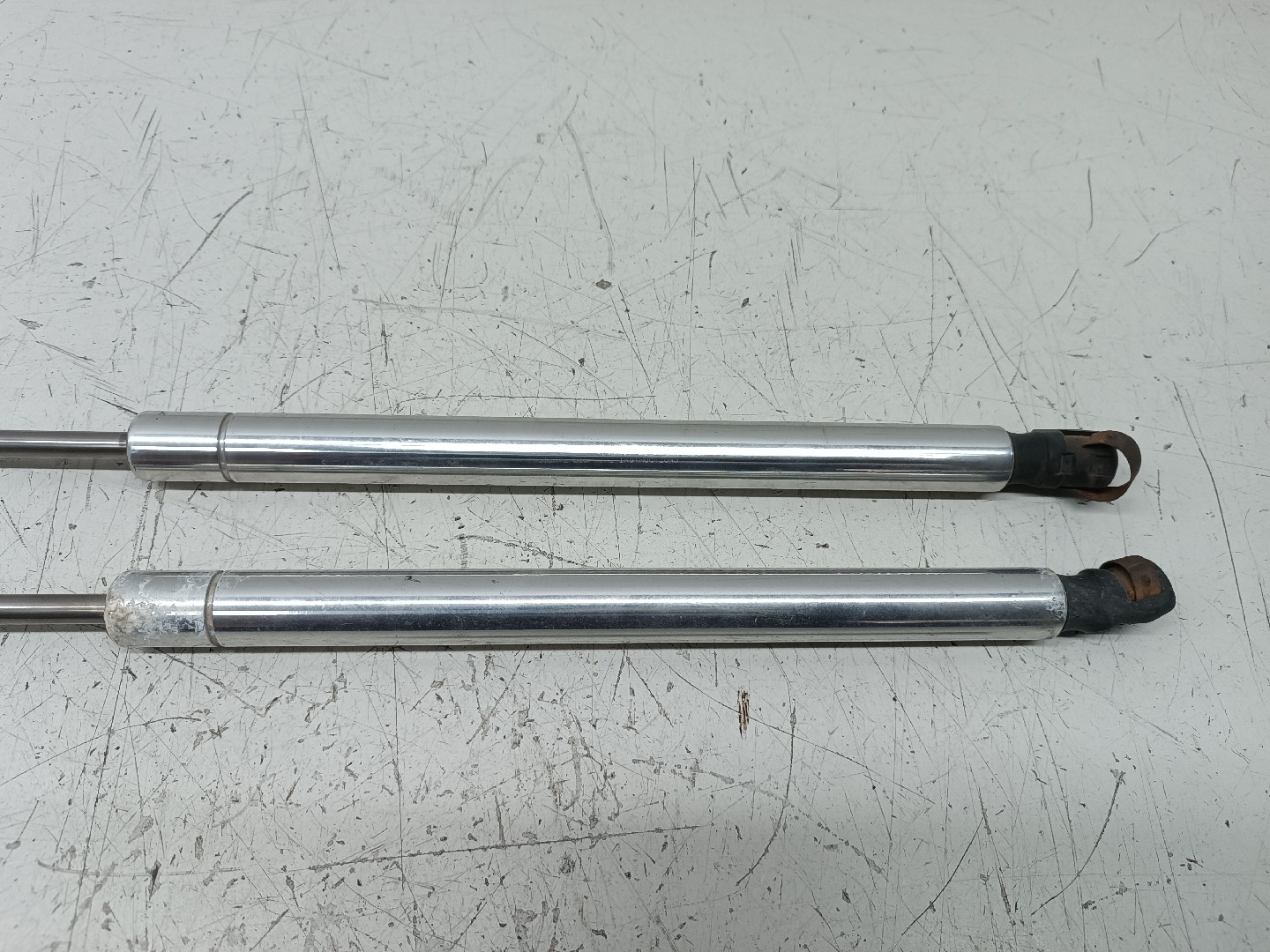 Amortecedores de mala esq. / Dir. VOLKSWAGEN GOLF IV (1J1) | 97 - 07 Imagem-3