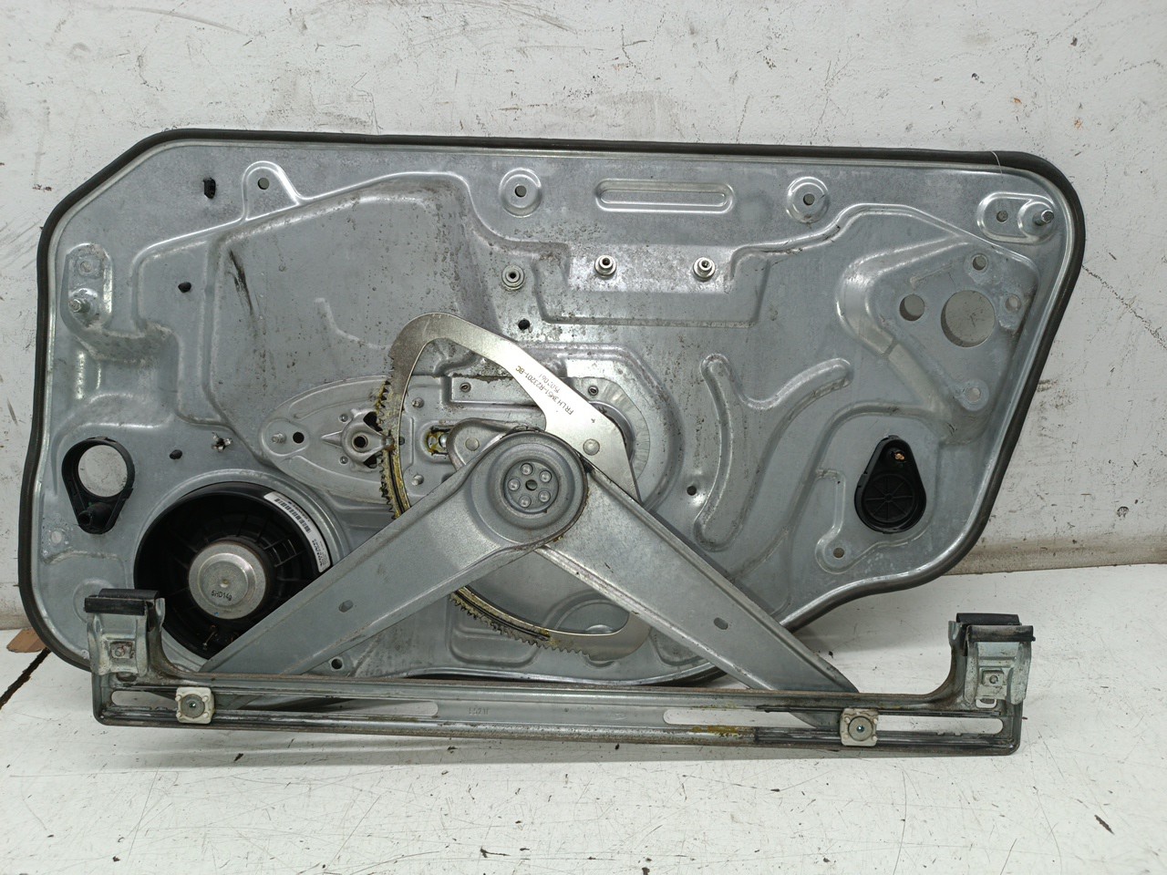 Elevador Frente Esquerdo Manual VOLVO V50 (545) | 03 - 12