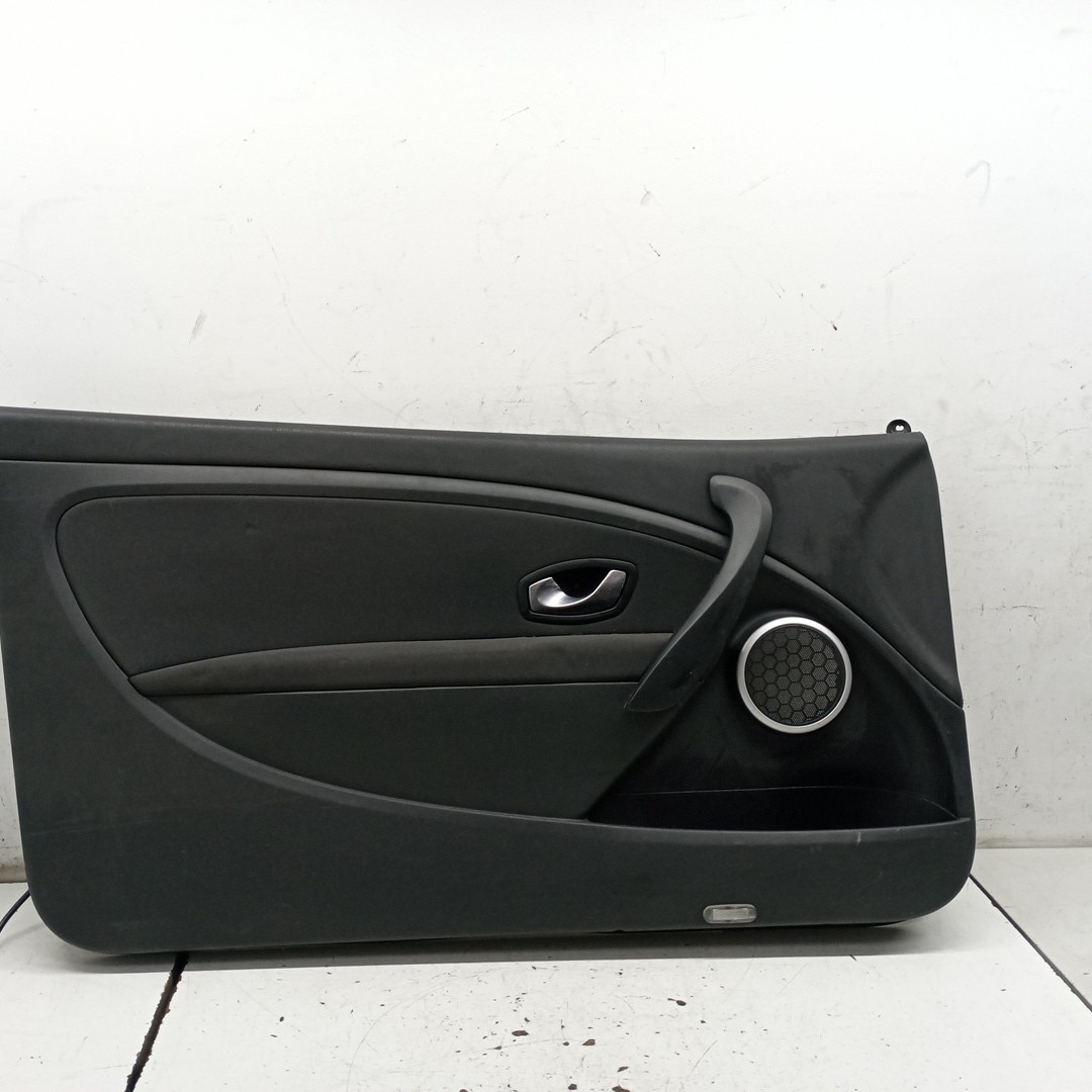 Quartela de porta frente esquerda RENAULT MEGANE III Coupé (DZ0/1_) | 08 -  Imagem-1