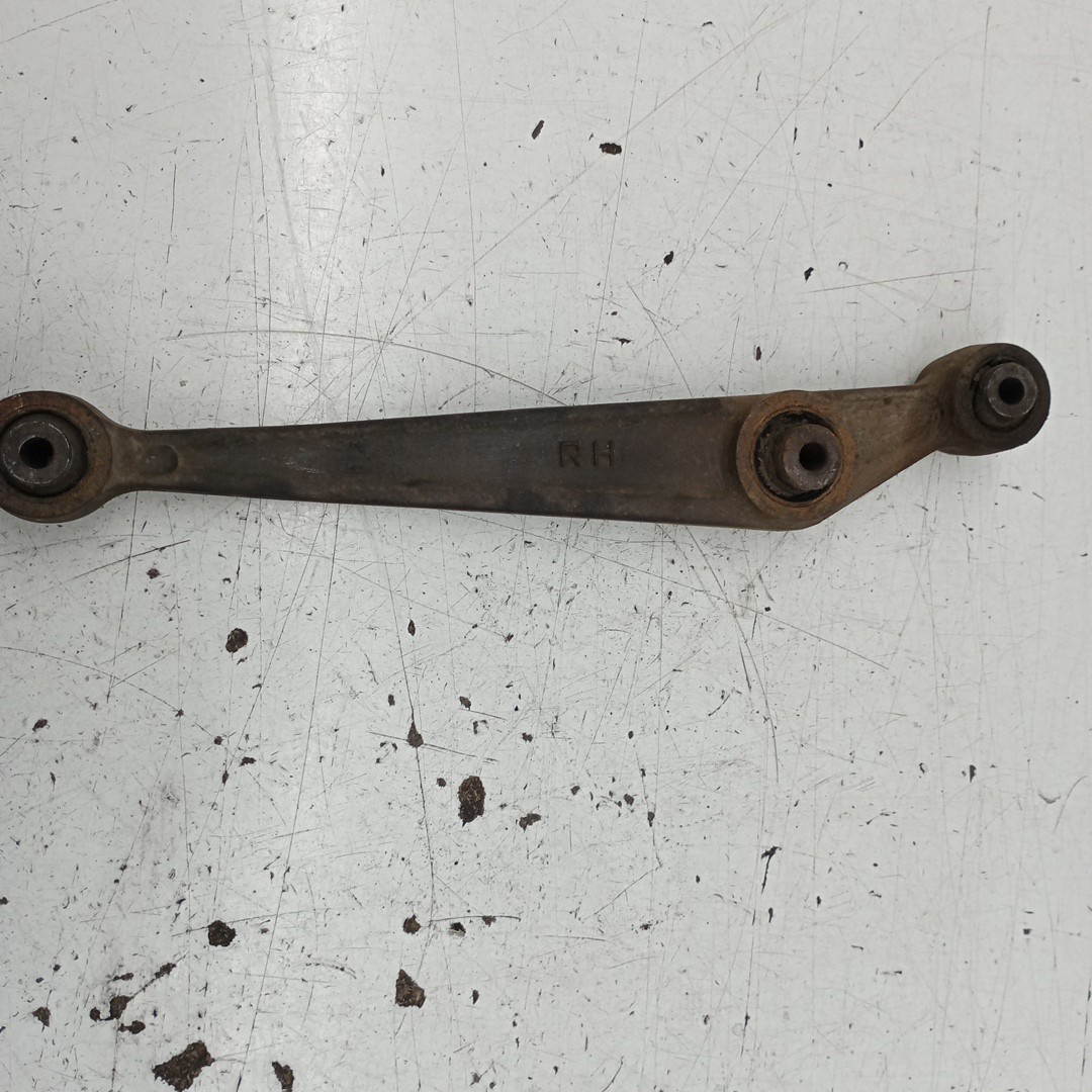 Braço de Suspensão traseiro direito HONDA CIVIC V três volumes (EG, EH) | 91 - 96
