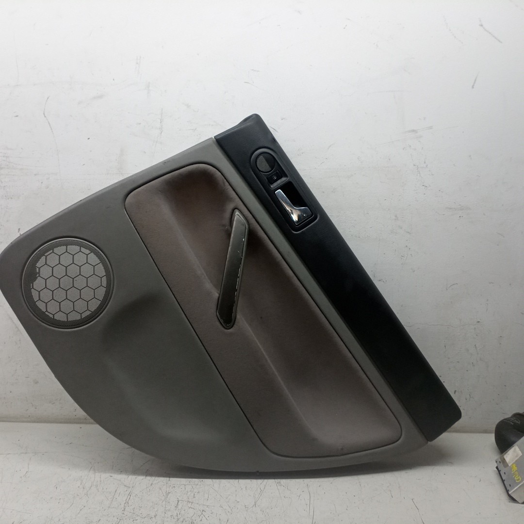 Quartela de porta trás direita VOLKSWAGEN PASSAT Variant (3B6) | 00 - 05
