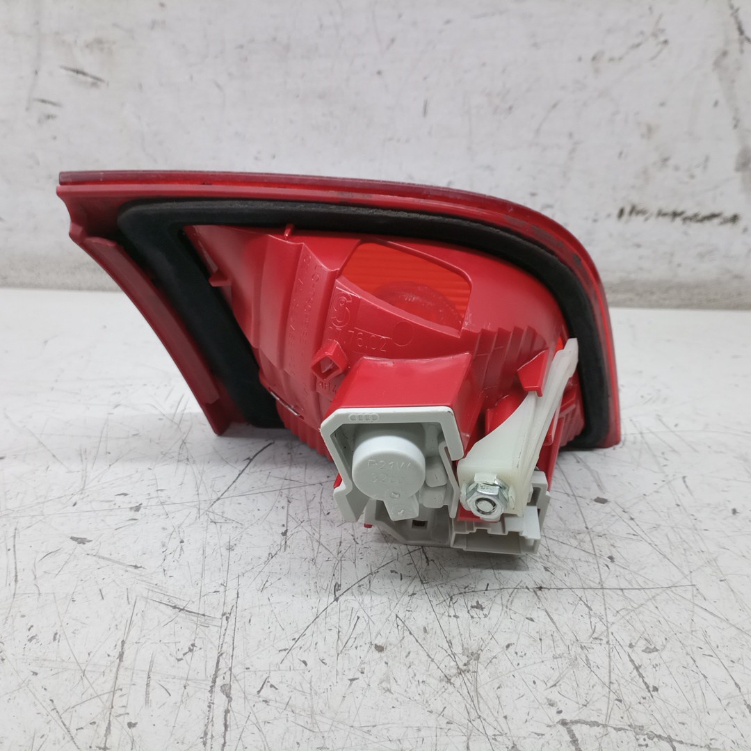 Farolim da Mala Direito AUDI A3 Sportback (8PA) | 04 - 15 Imagem-1