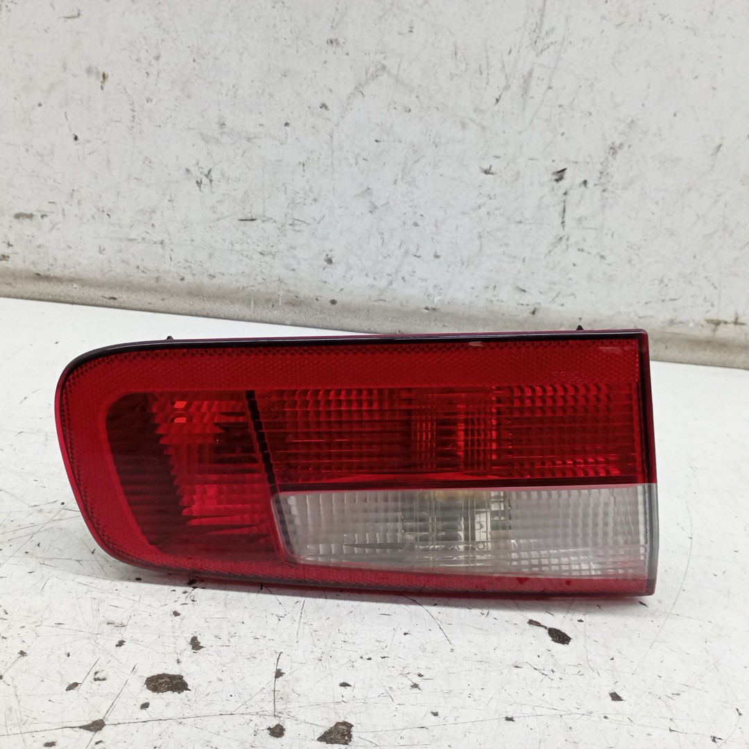Farolim da Mala Esquerdo RENAULT LAGUNA II (BG0/1_) | 01 - 07