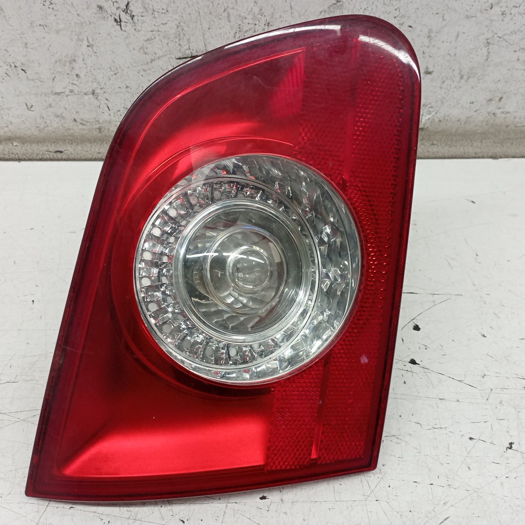 Farolim da Mala Esquerdo VOLKSWAGEN PASSAT Variant (3C5) | 05 - 11 Imagem-4