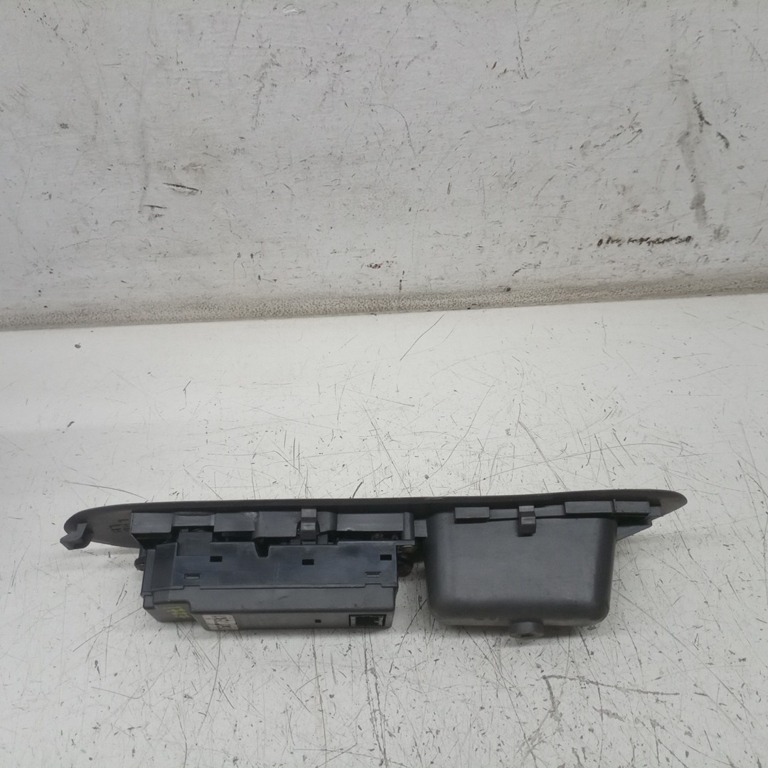 Comutador de vidro frente esquerdo MITSUBISHI COLT V (CJ_, CP_) | 95 - 04 Imagem-1