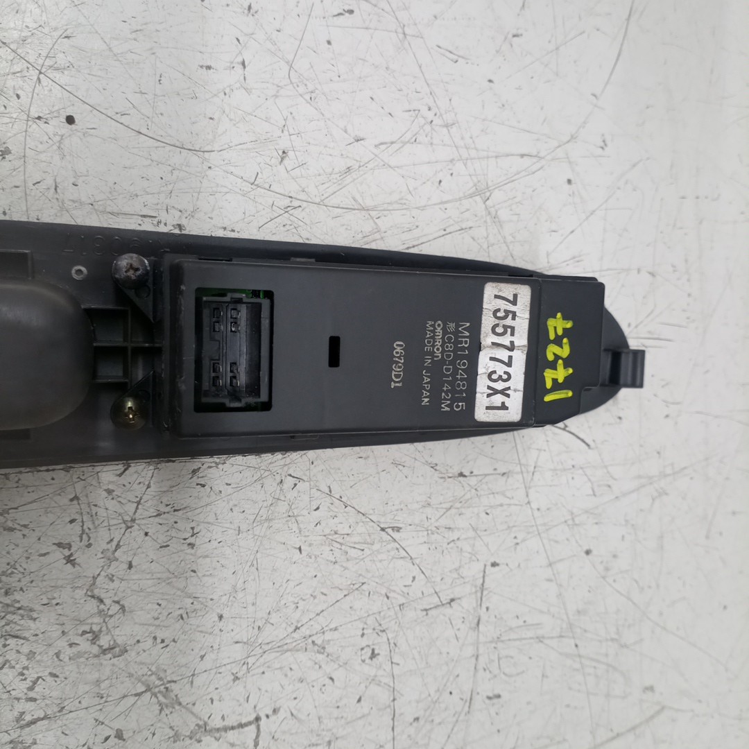 Comutador de vidro frente esquerdo MITSUBISHI COLT V (CJ_, CP_) | 95 - 04 Imagem-3