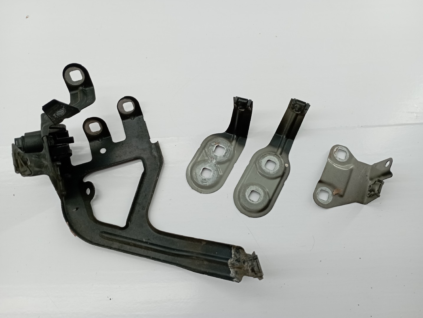 Suporte de montagem guarda lamas BMW 5 (F10) | 09 - 16