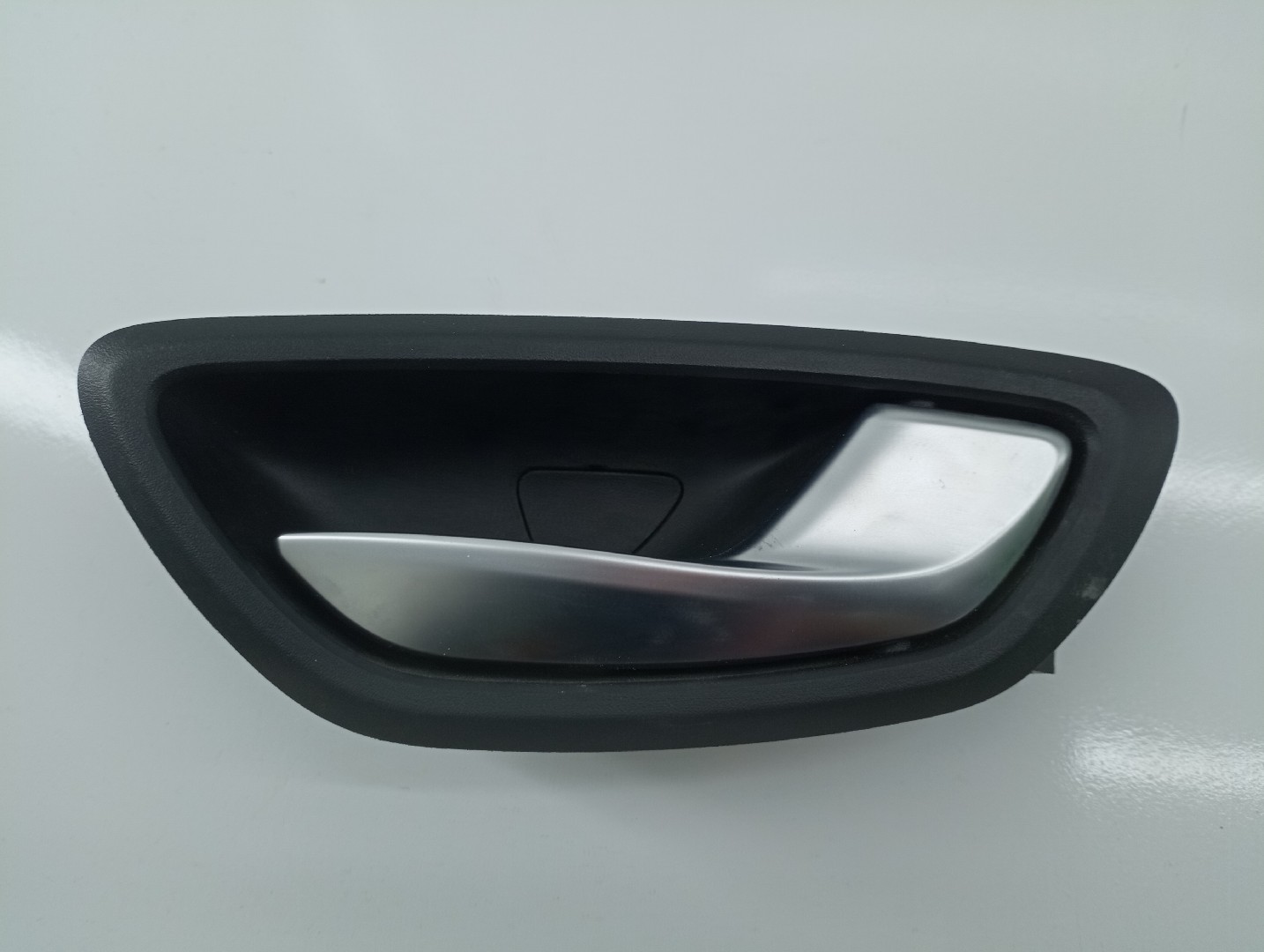 Puxador interior de porta traseira direita RENAULT MEGANE IV Hatchback (B9A/M/N_) | 15 - 