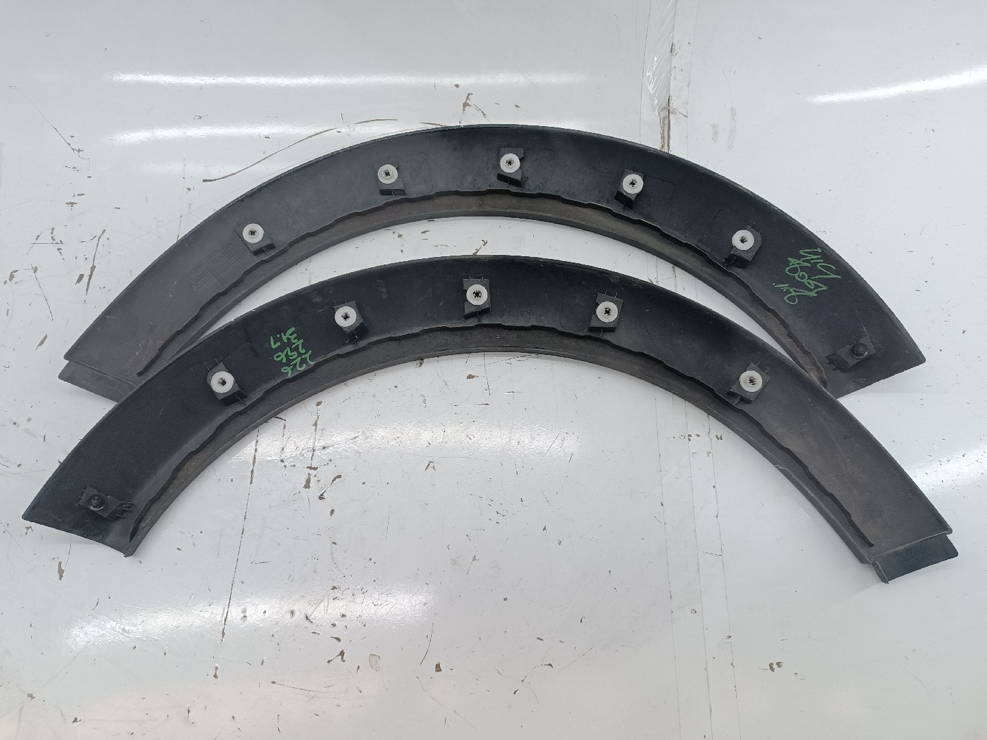 Acabamento de Guarda-Lamas MINI MINI (R50, R53) | 01 - 06