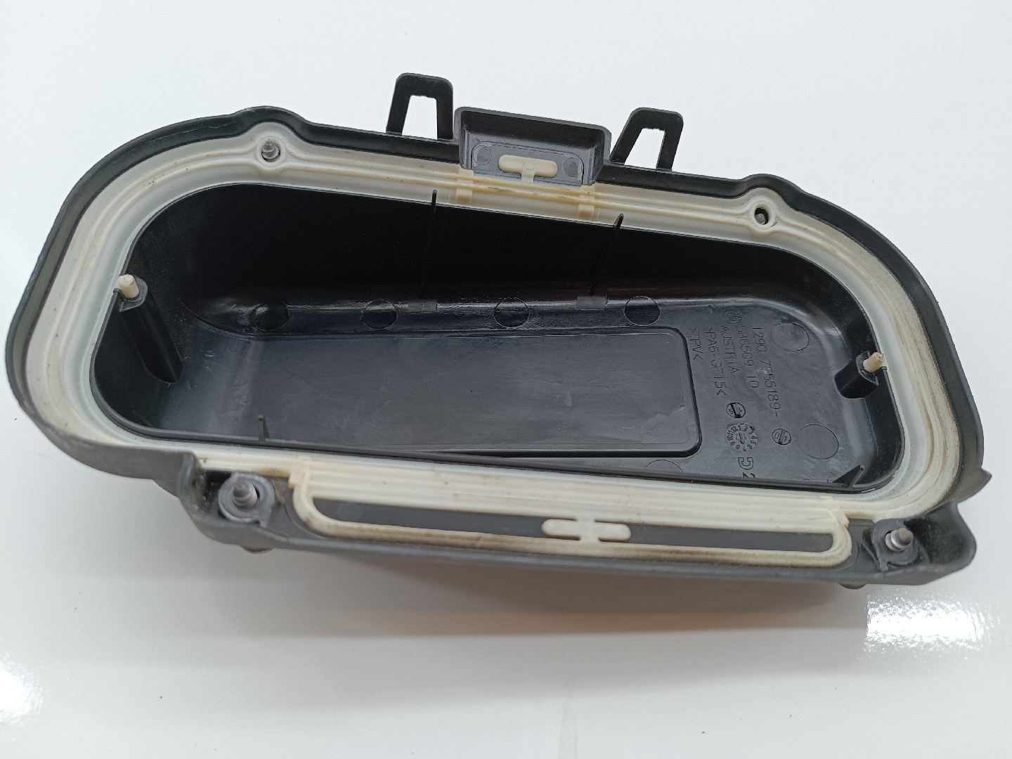Tampa de caixa de fusiveis BMW 5 (F10) | 09 - 16 Imagem-2