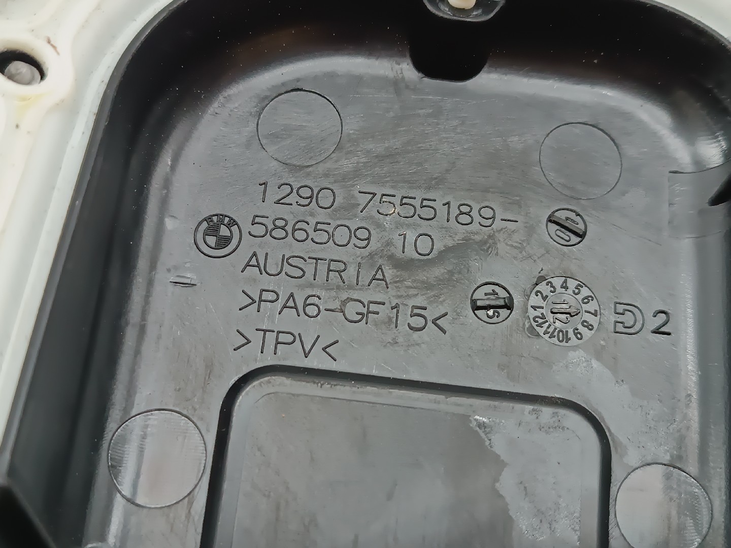 Tampa de caixa de fusiveis BMW 5 (F10) | 09 - 16 Imagem-1
