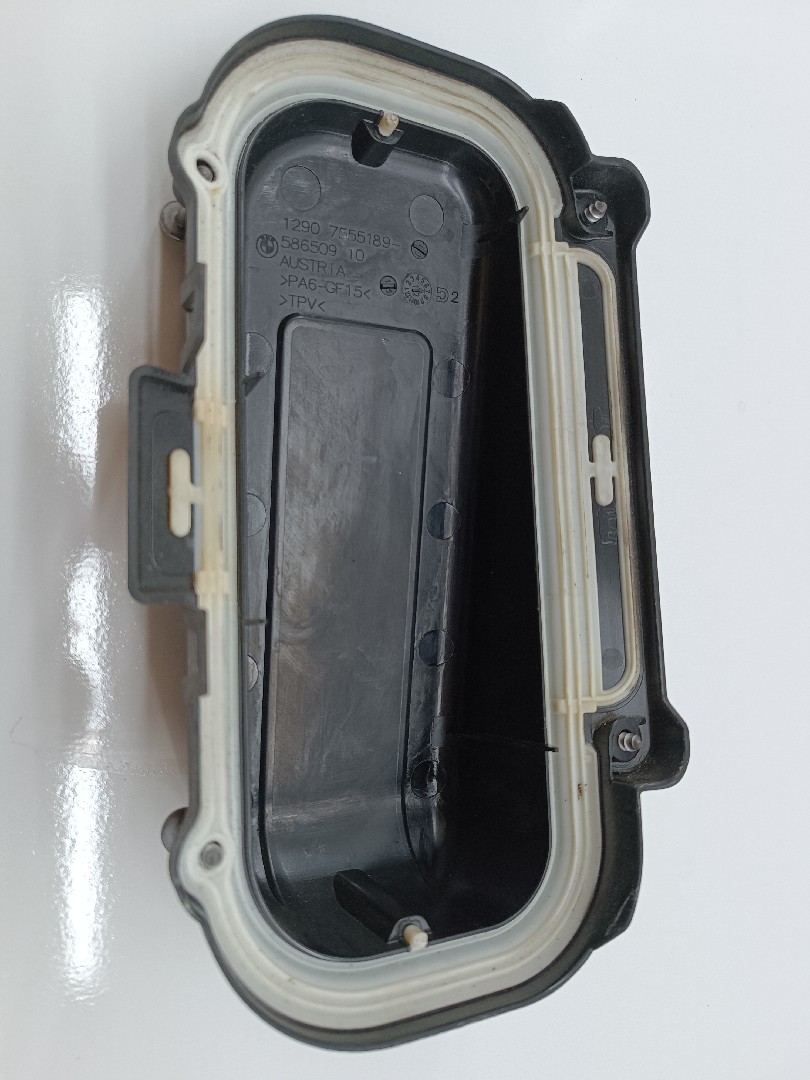 Tampa de caixa de fusiveis BMW 5 (F10) | 09 - 16