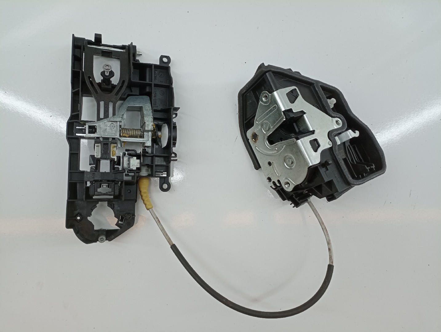 Mecanismo completo do fecho da porta trás BMW 5 (F10) | 09 - 16