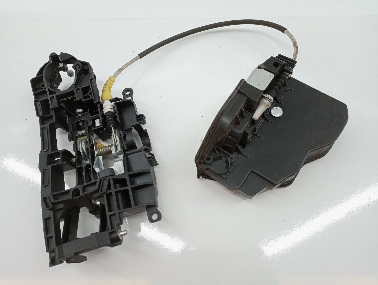 Mecanismo completo do fecho da porta trás BMW 5 (F10) | 09 - 16 Imagem-5